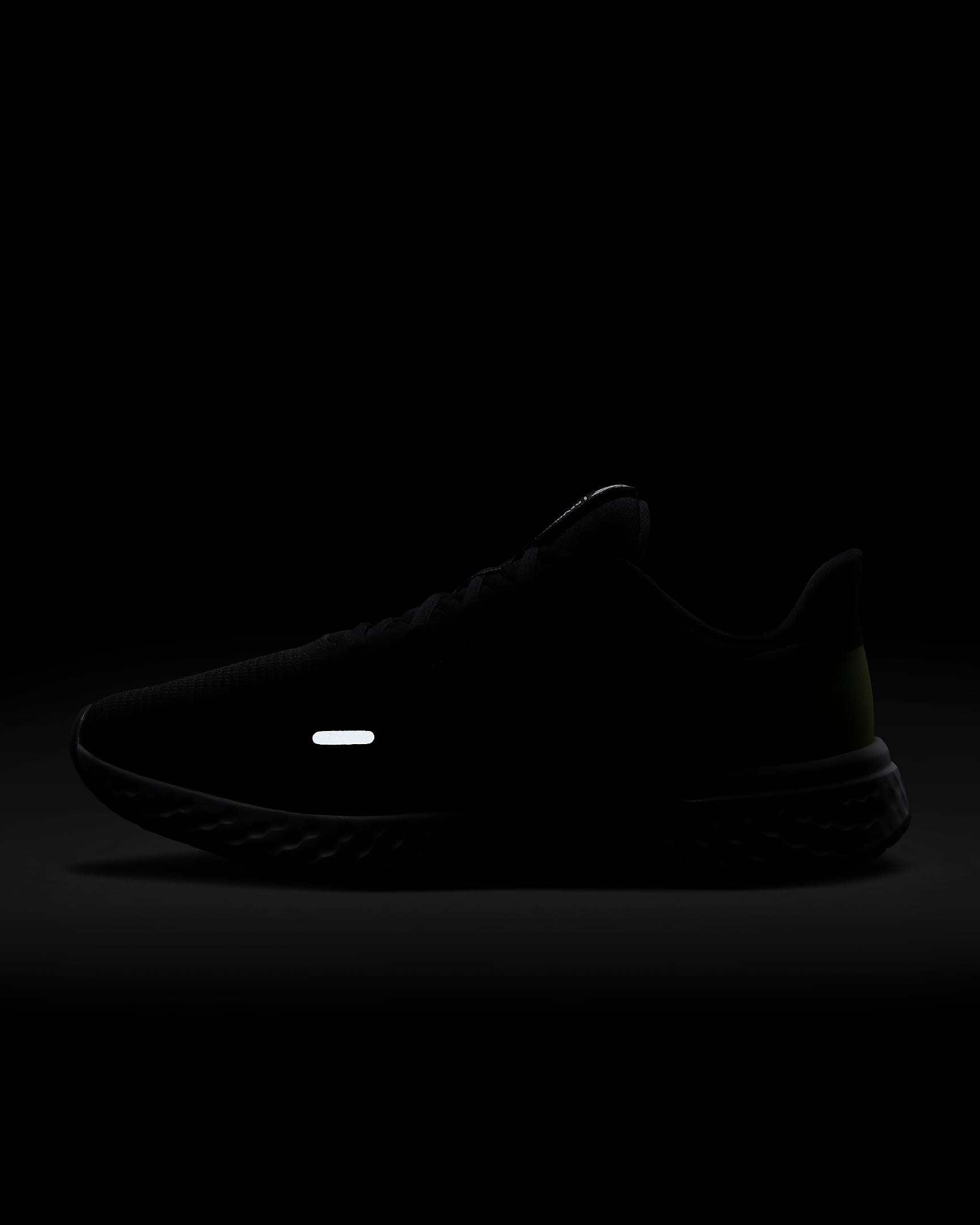 Nike Revolution 5 Men's Road Running Shoes (Extra Wide). Nike PT