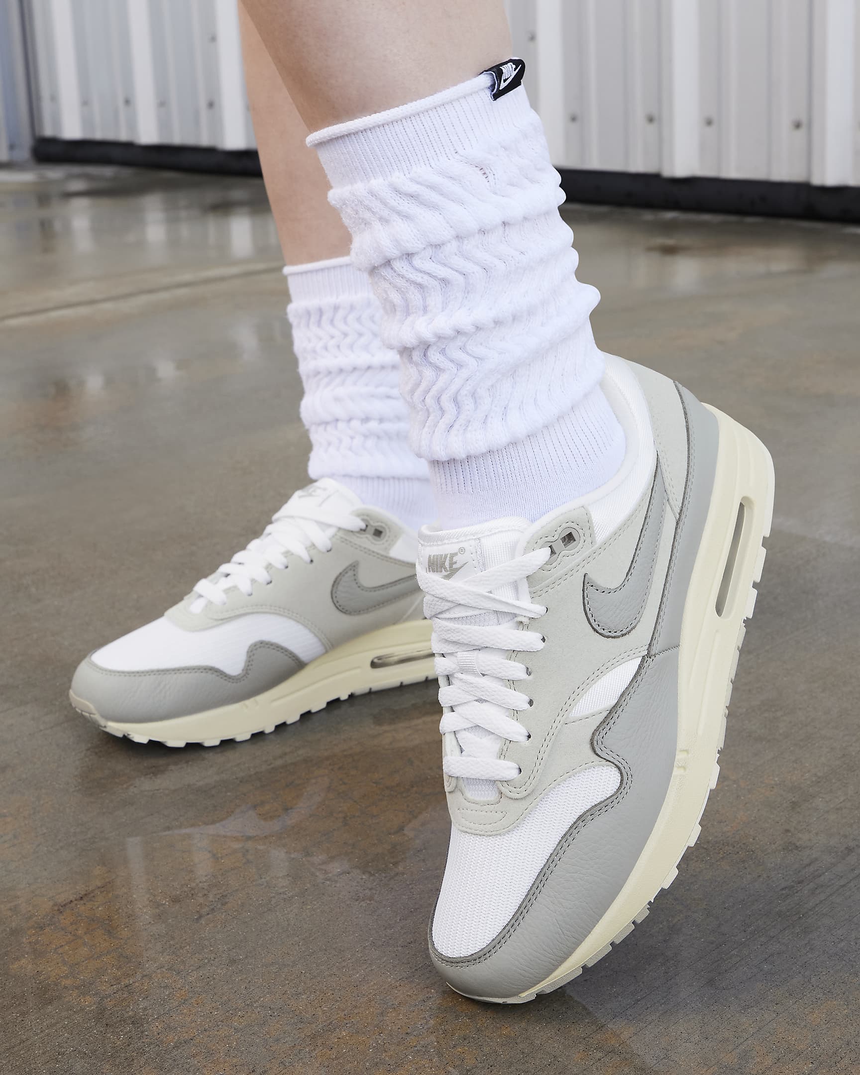 Nike Air Max 1 '87-sko til kvinder - Pure Platinum/hvid/Sail/Light Smoke Grey