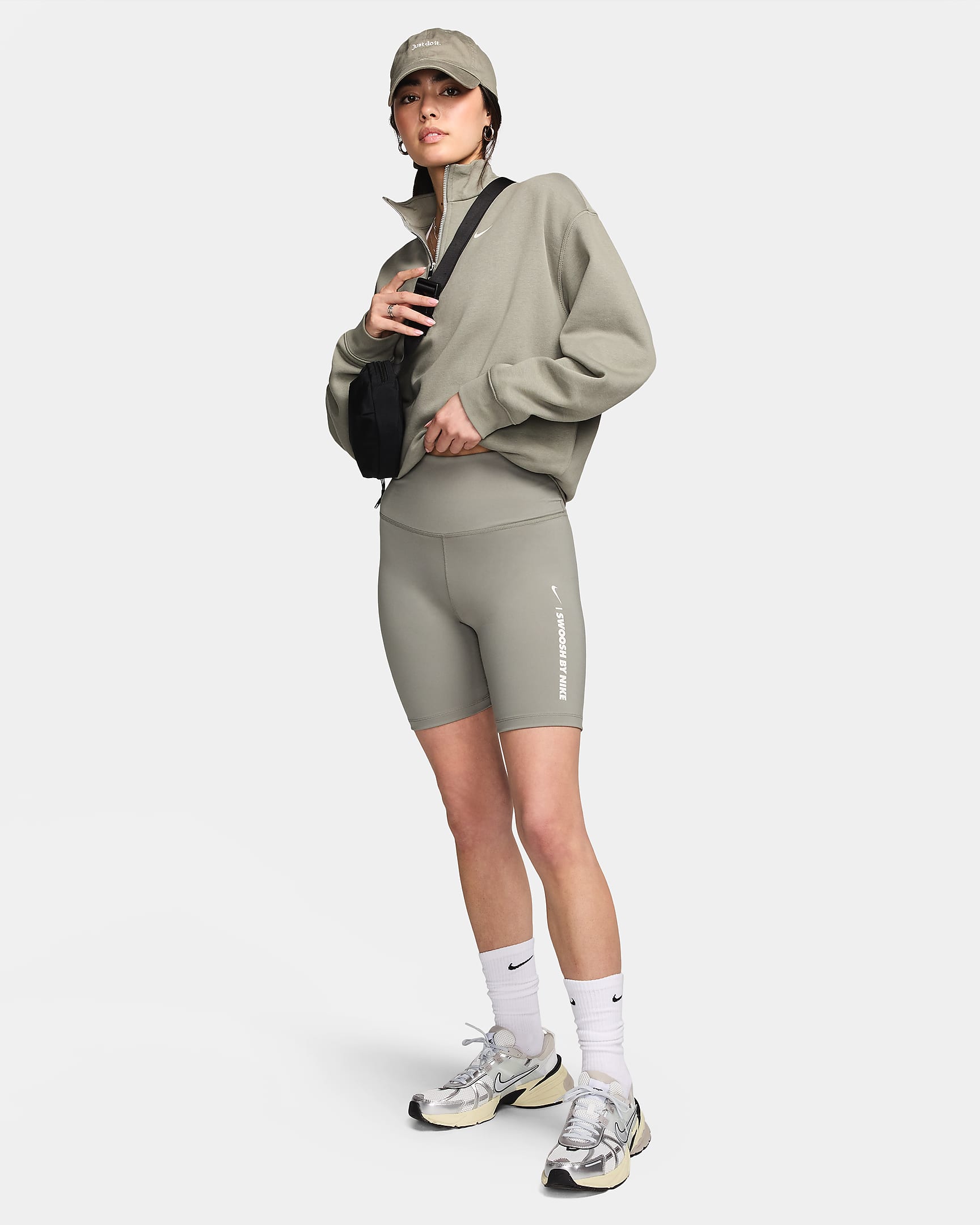 Højtaljede Nike One-cykelshorts (18 cm) til kvinder - Dark Stucco/Sail