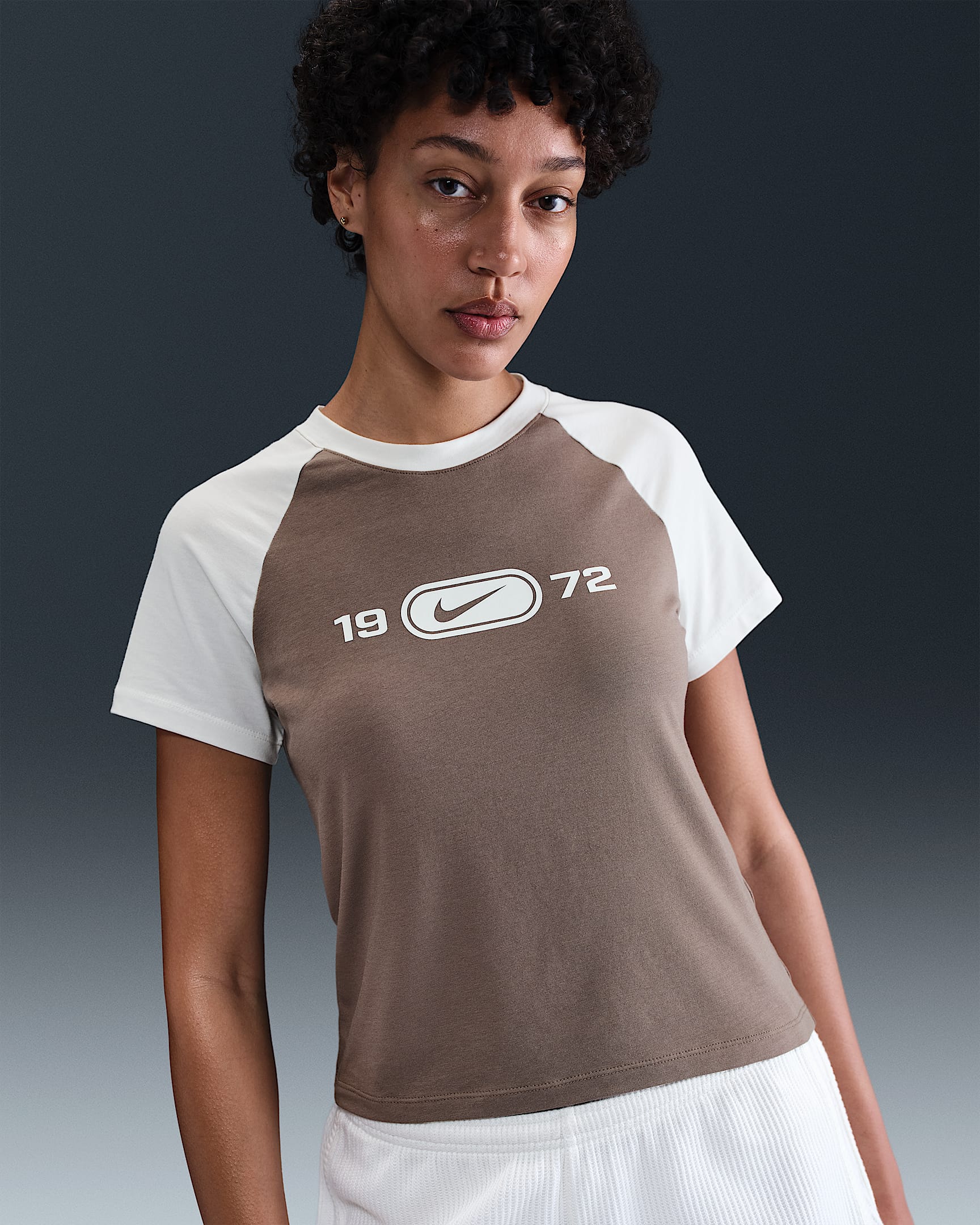 Nike Sportswear Chill Knit Women's Slim Graphic T-Shirt - Sail/Mink Brown