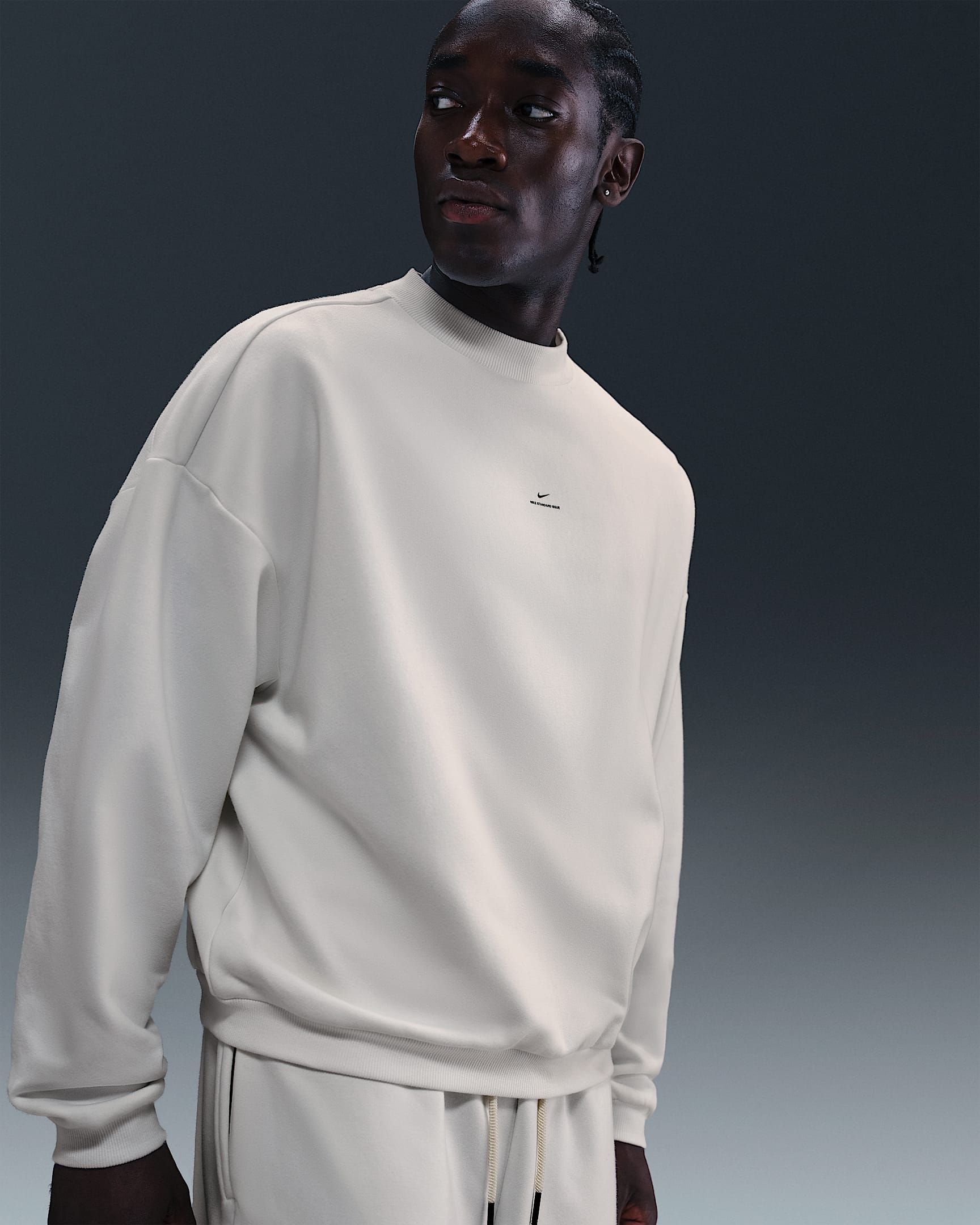 Nike Standard Issue Men's Therma-FIT Basketball Crew - Sail/Black