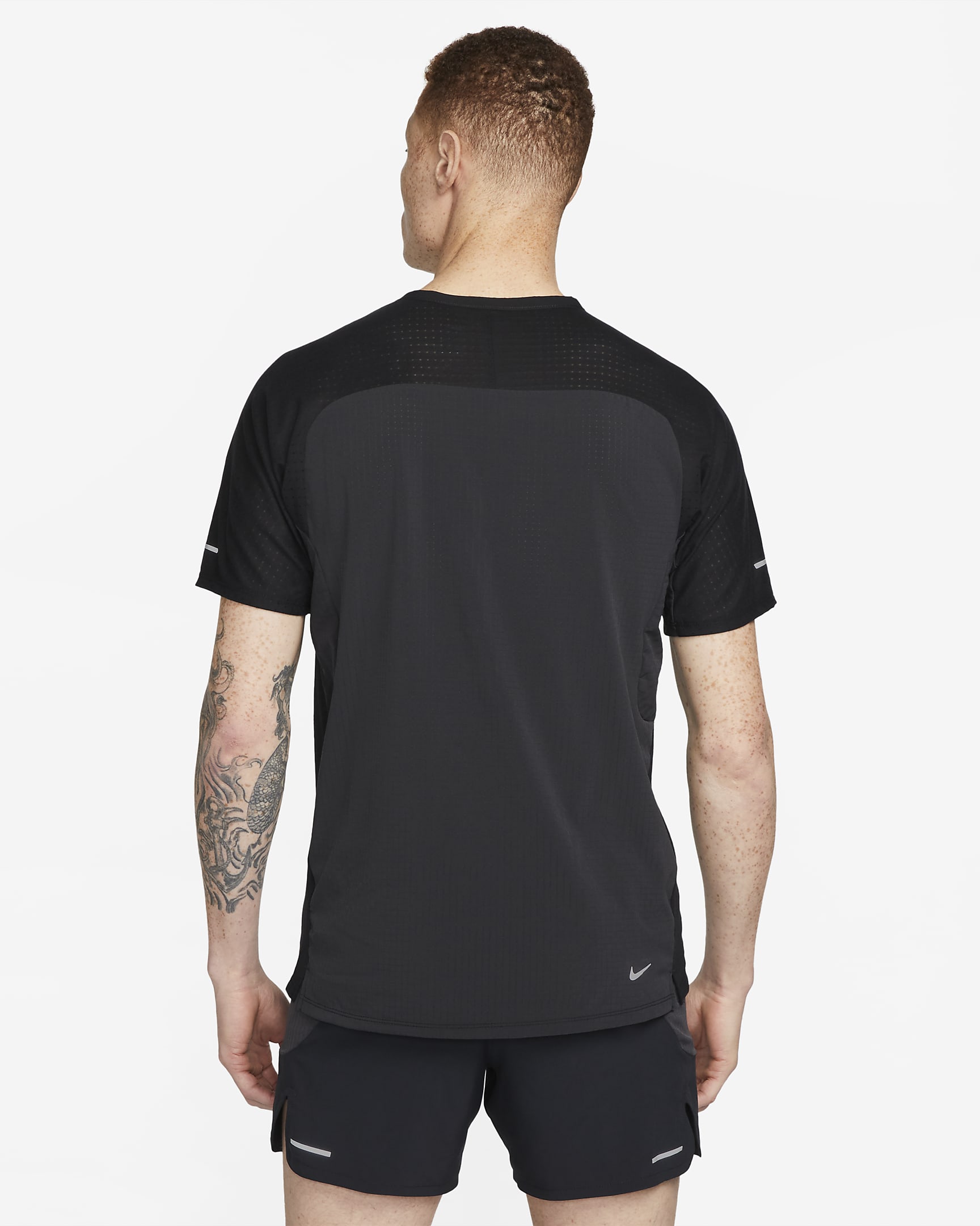 Pánské běžecké tričko Nike Trail Solar Chase Dri-FIT s krátkým rukávem - Černá/Bílá