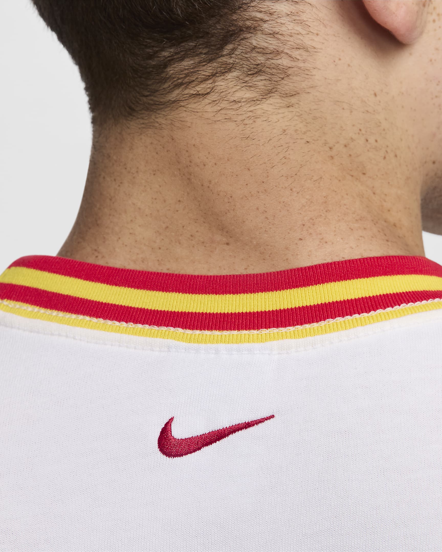 Liverpool FC Premium Essential Nike Erkek Futbol Tişörtü - Beyaz