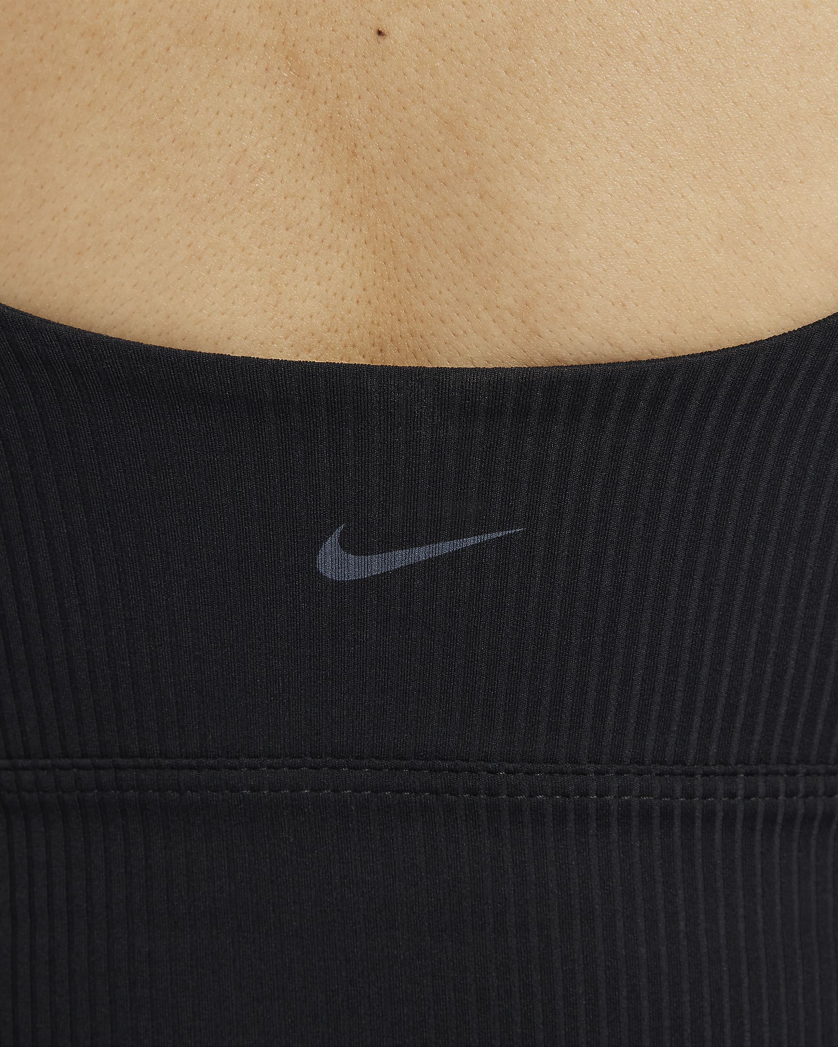 สปอร์ตบราผู้หญิงซัพพอร์ตบางเบาช่วงตัวยาวเสริมฟองน้ำ Nike Zenvy Rib - ดำ/ดำ