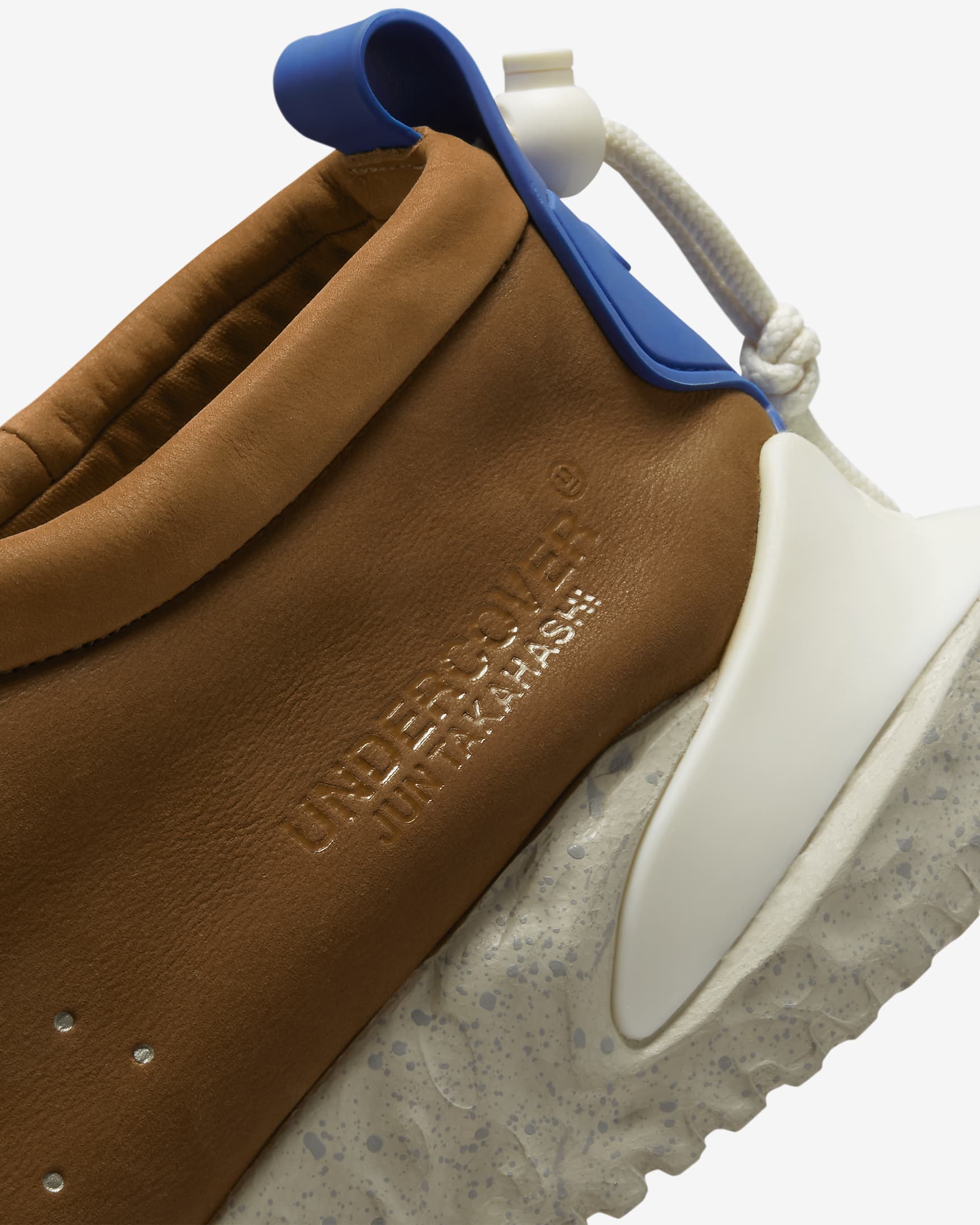 Nike Moc Flow x UNDERCOVER férficipő - Ale Brown/Light Beige Chalk/Team Royal