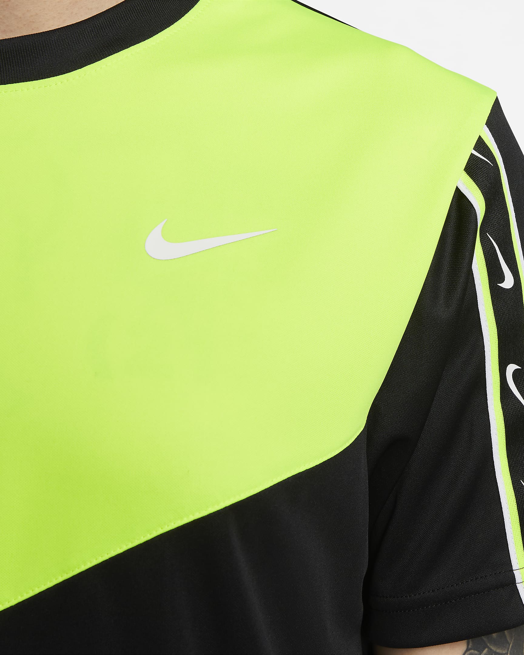 Nike Sportswear Repeat Men's TShirt. Nike BG