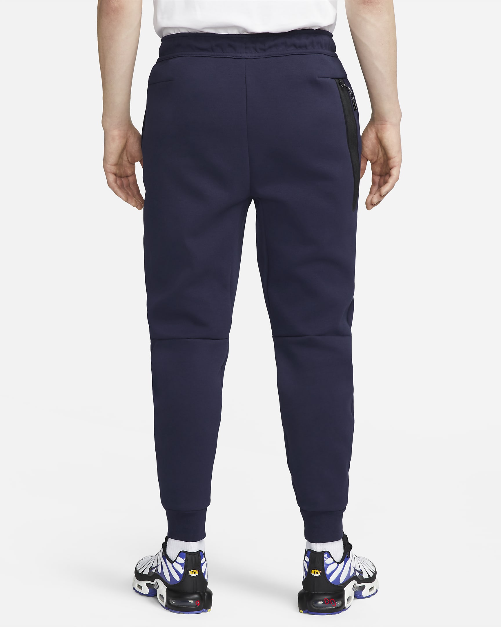 Paris Saint-Germain Tech Fleece Men's Nike Joggers. Nike HU