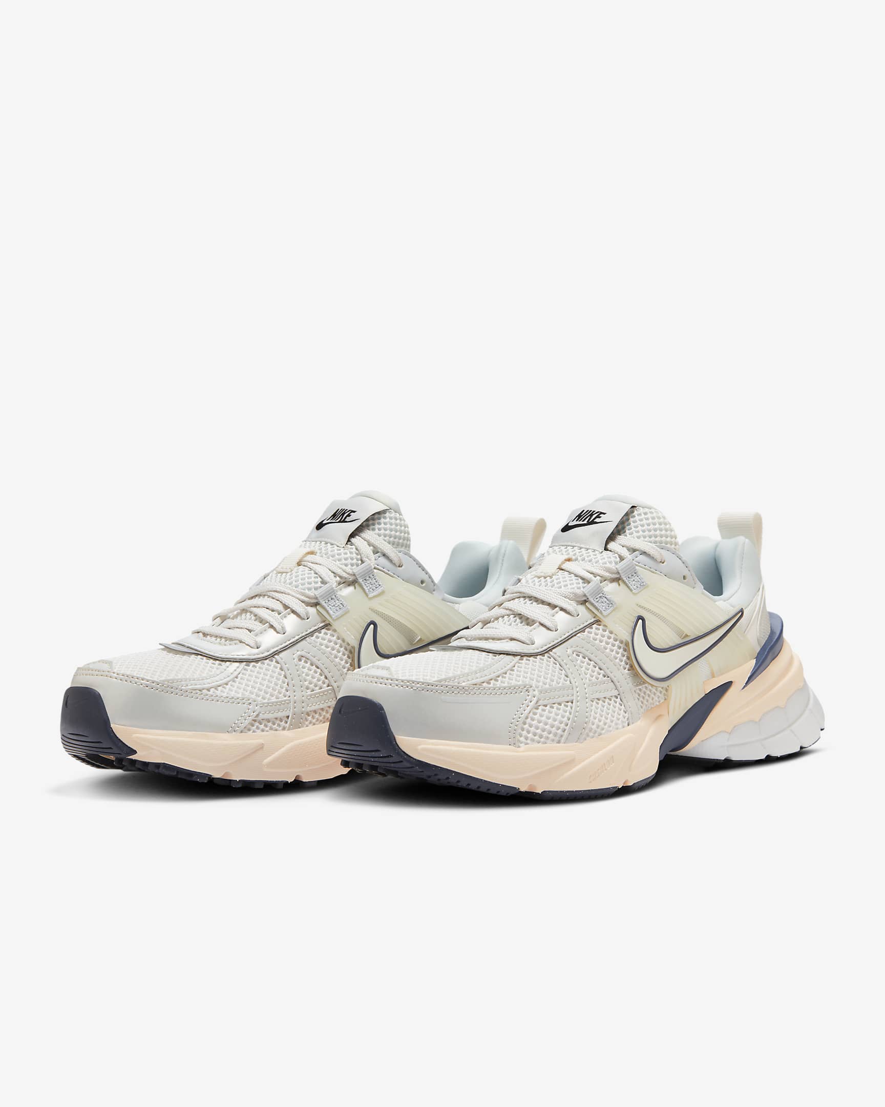 Tenis Nike V2K Run - Tinte platino/Platino puro/Guayaba hielo/Tinte platino