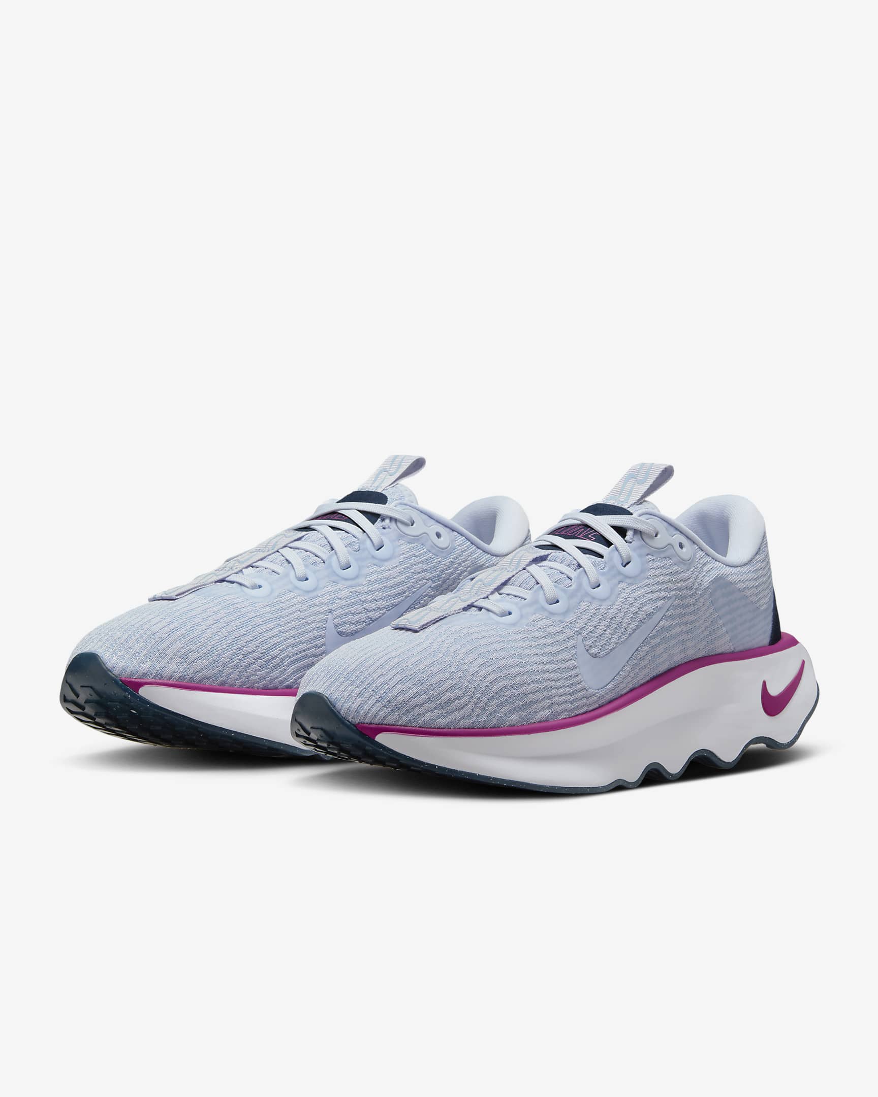 Nike Motiva Kadın Yürüyüş Ayakkabısı - Football Grey/Hot Fuchsia/Armory Navy/Football Grey