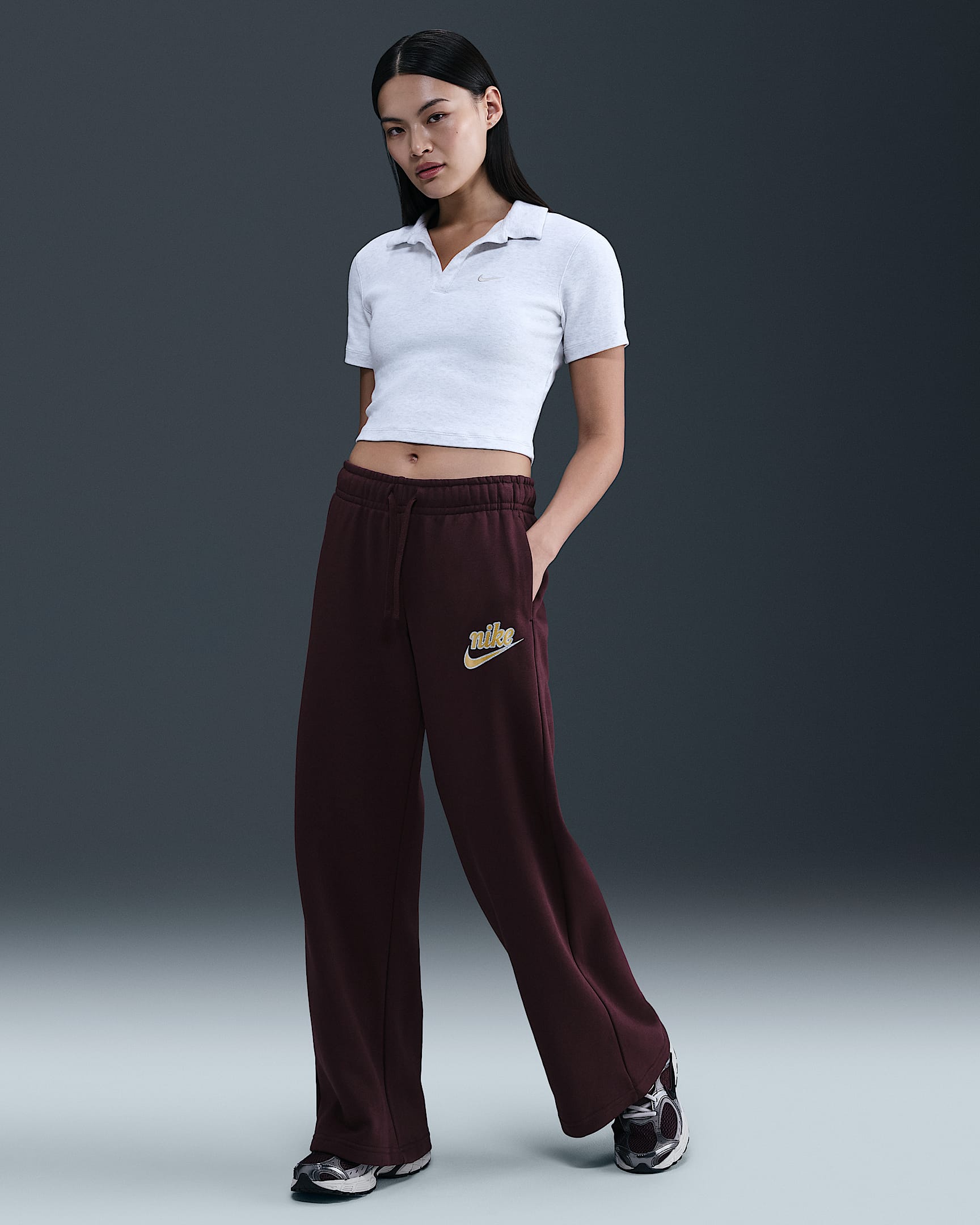 Nike Sportswear Club Fleece Women's Mid-Rise Wide-Leg Pants - Burgundy Crush/Metallic Gold