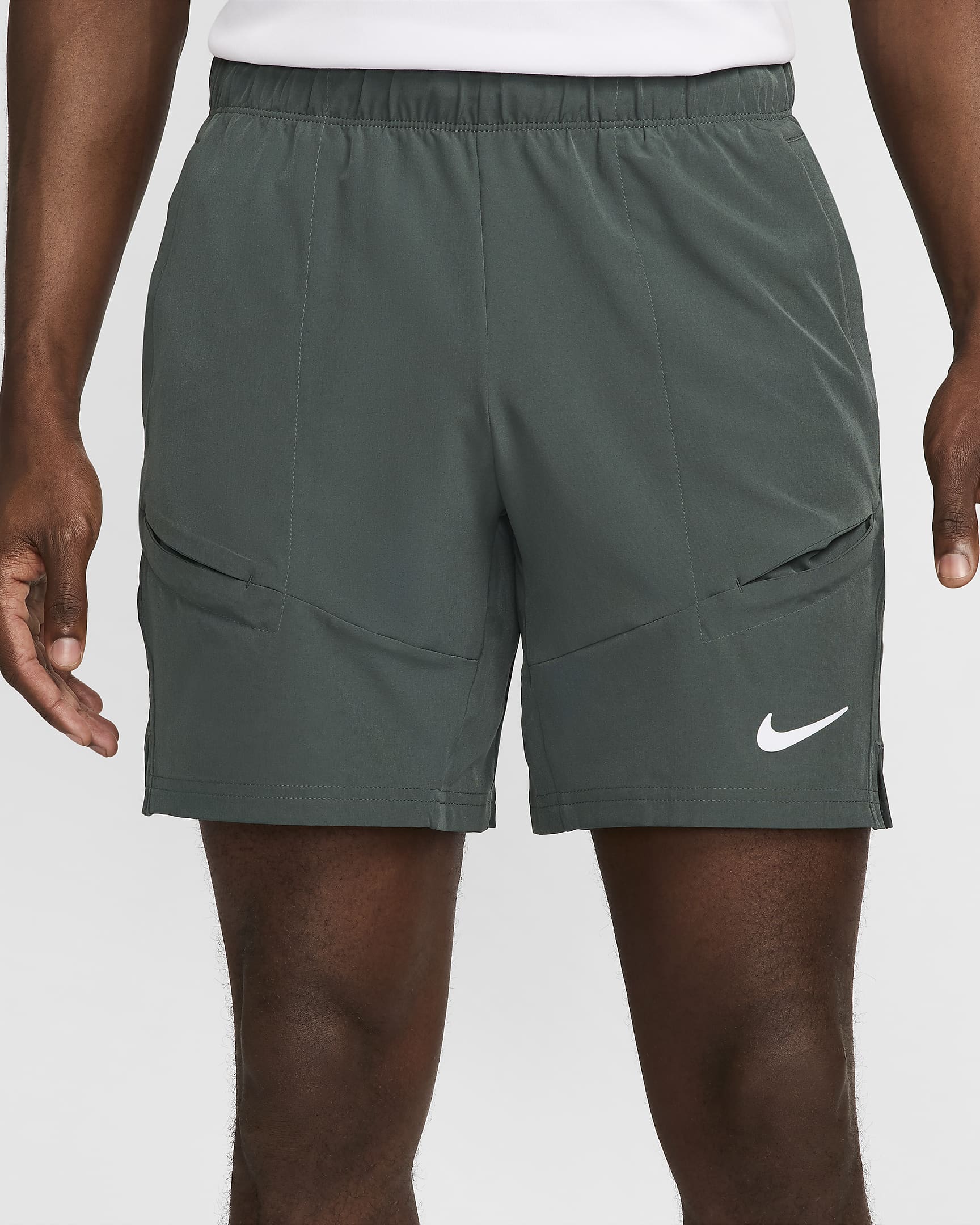 NikeCourt Advantage Dri-FIT tennisshorts voor heren (18 cm) - Vintage Green/Wit