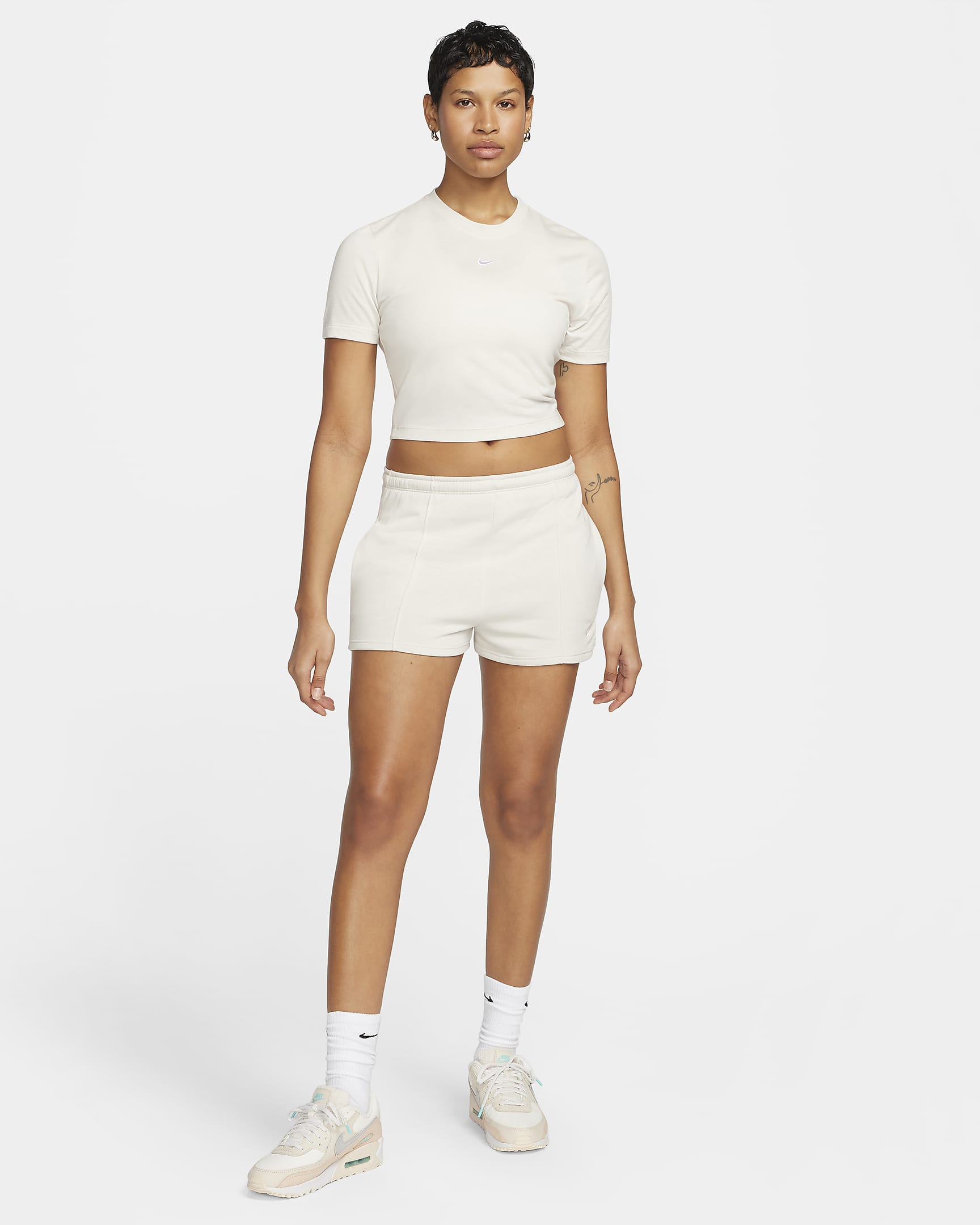 Playera slim cropped para mujer Nike Sportswear Essential - Marrón verdoso claro