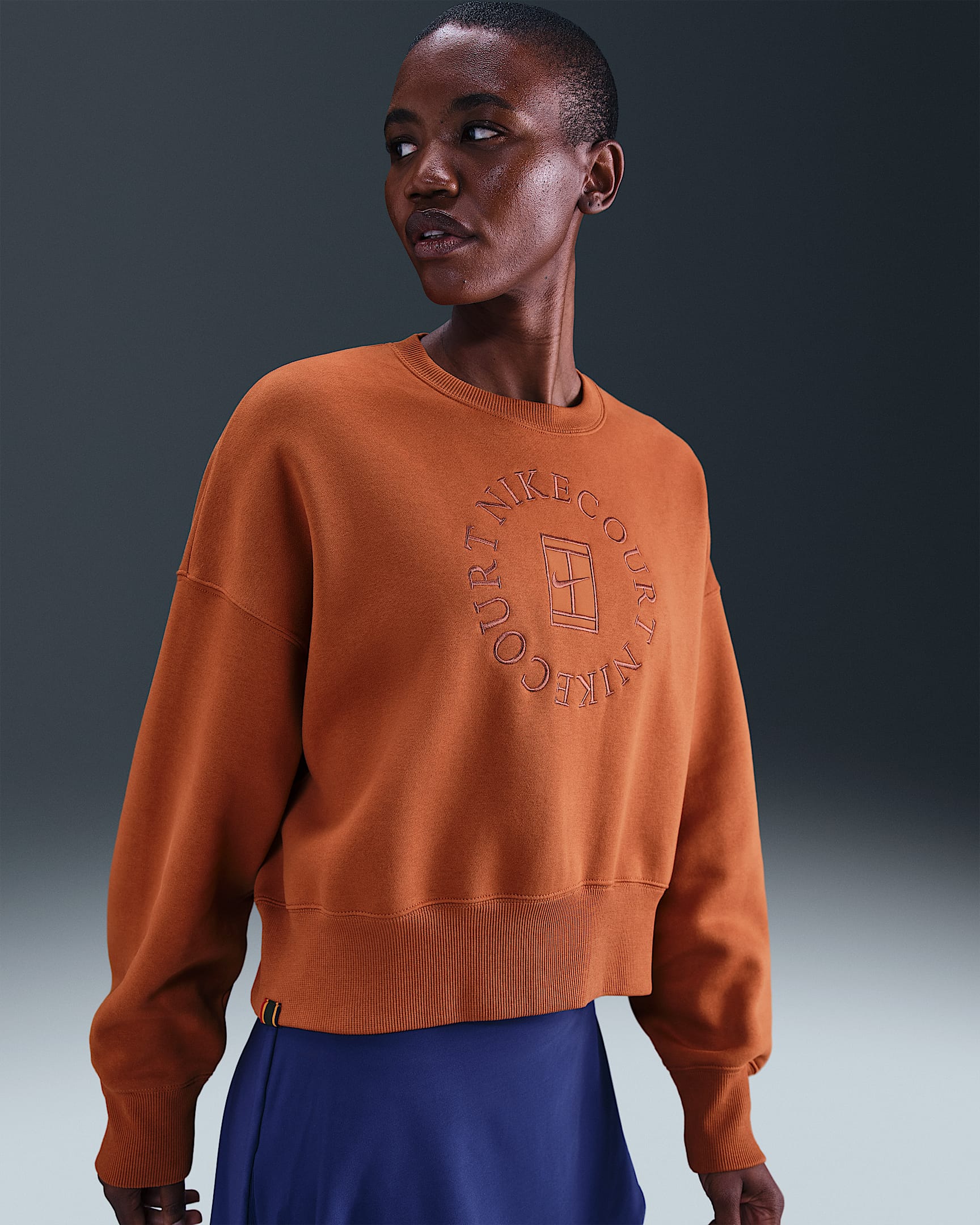 Sudadera de cuello redondo extraoversized para mujer Nike Court Heritage Phoenix Fleece - Rojizo oscuro/Canela