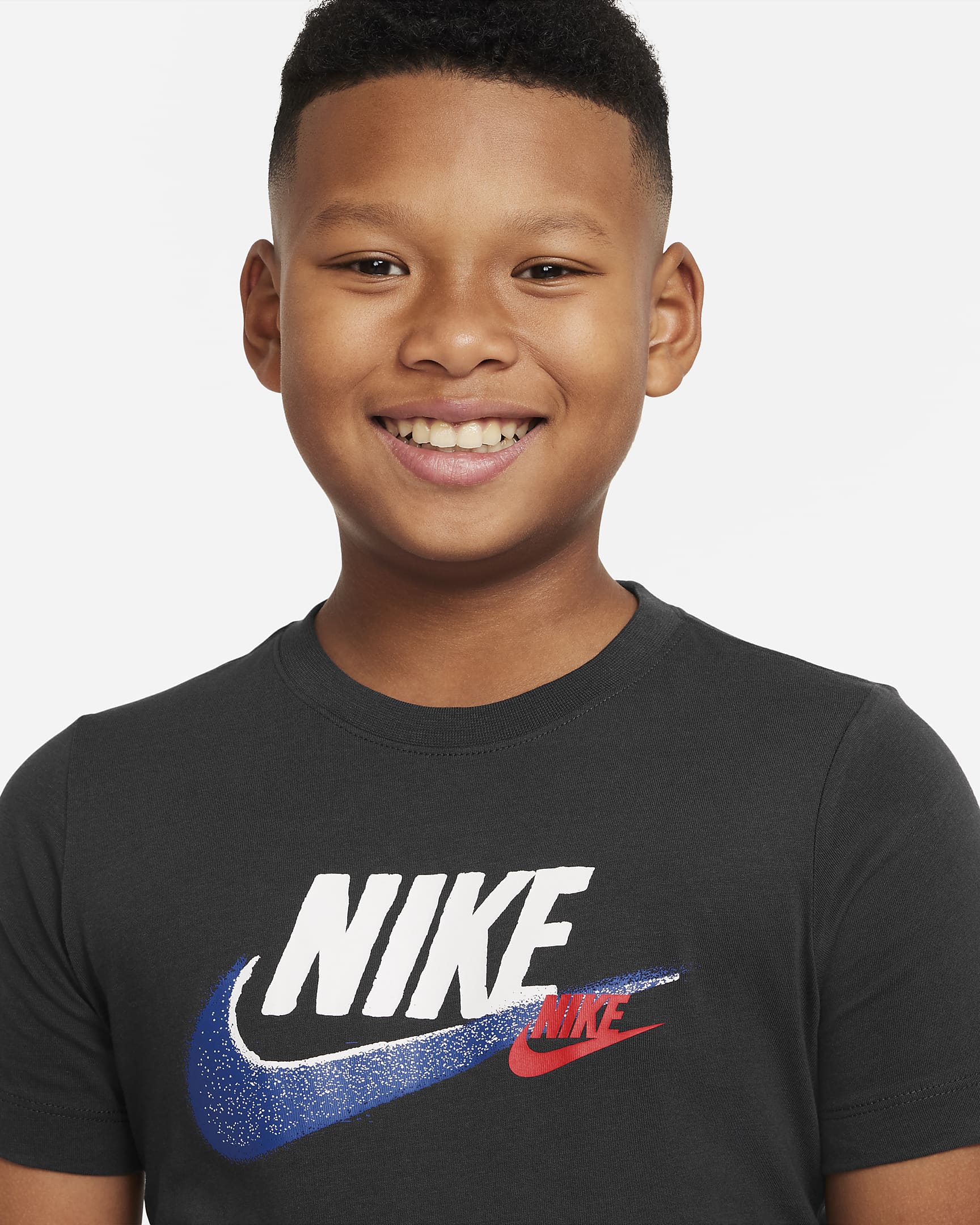 Nike Sportswear Standard Issue Older Kids' (Boys') T-shirt. Nike NZ