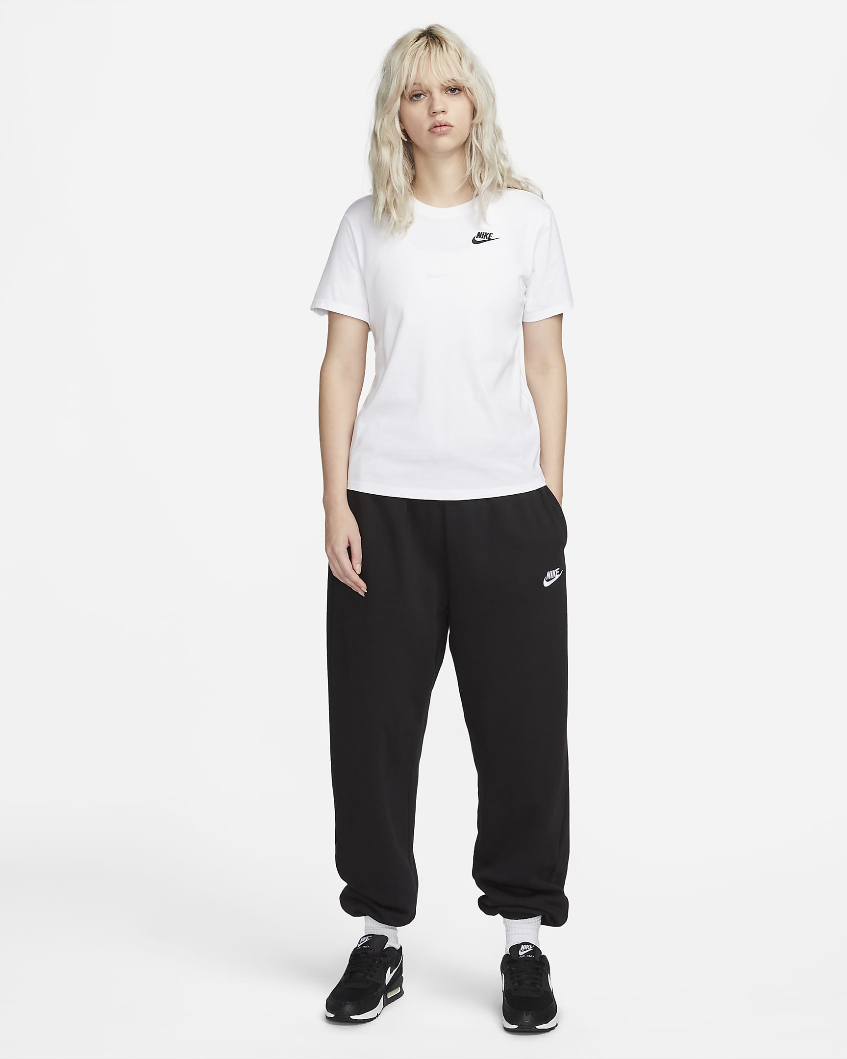 Nike Sportswear Club Essentials T-shirt voor dames - Wit/Zwart