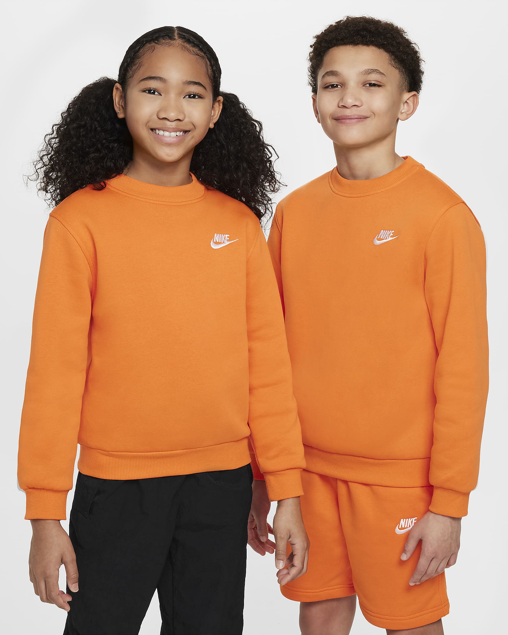 Nike Sportswear Club Fleece Genç Çocuk Sweatshirt'ü - Safety Orange/Beyaz