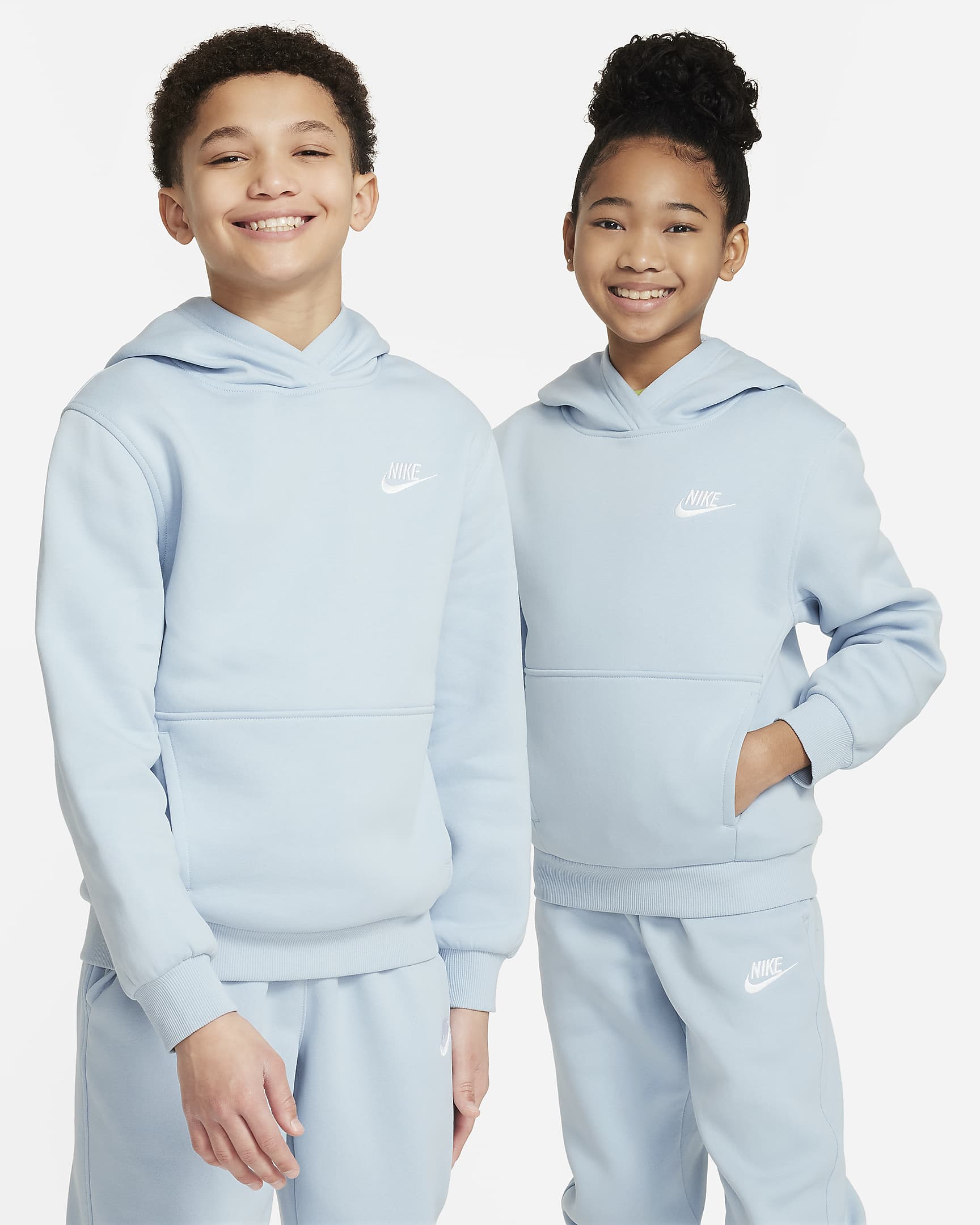 Nike Sportswear Club Fleece Older Kids' Pullover Hoodie - Light Armoury Blue/White