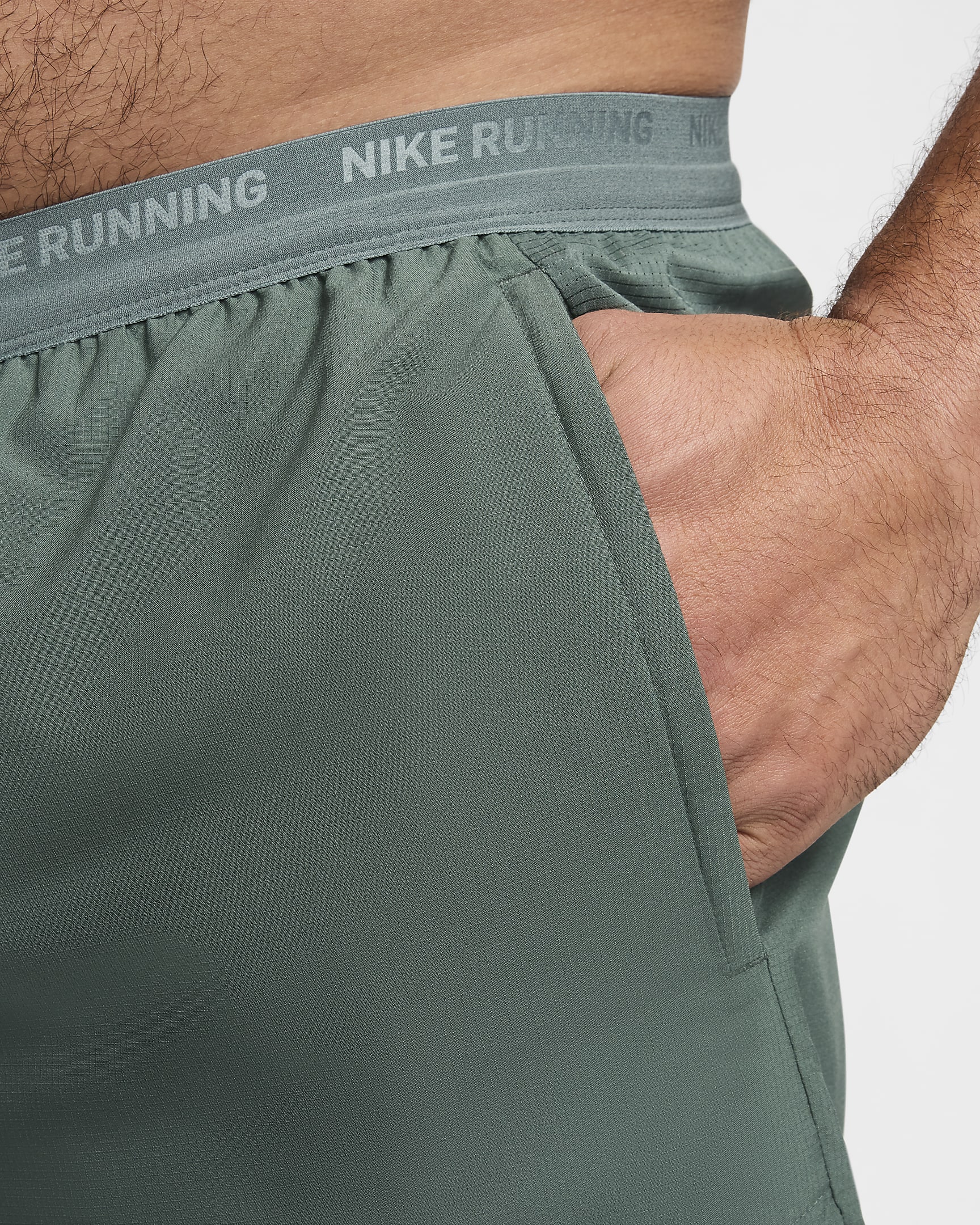 Nike Stride Dri-FIT 2-in-1 hardloopshorts voor heren (18 cm) - Vintage Green/Bicoastal/Zwart