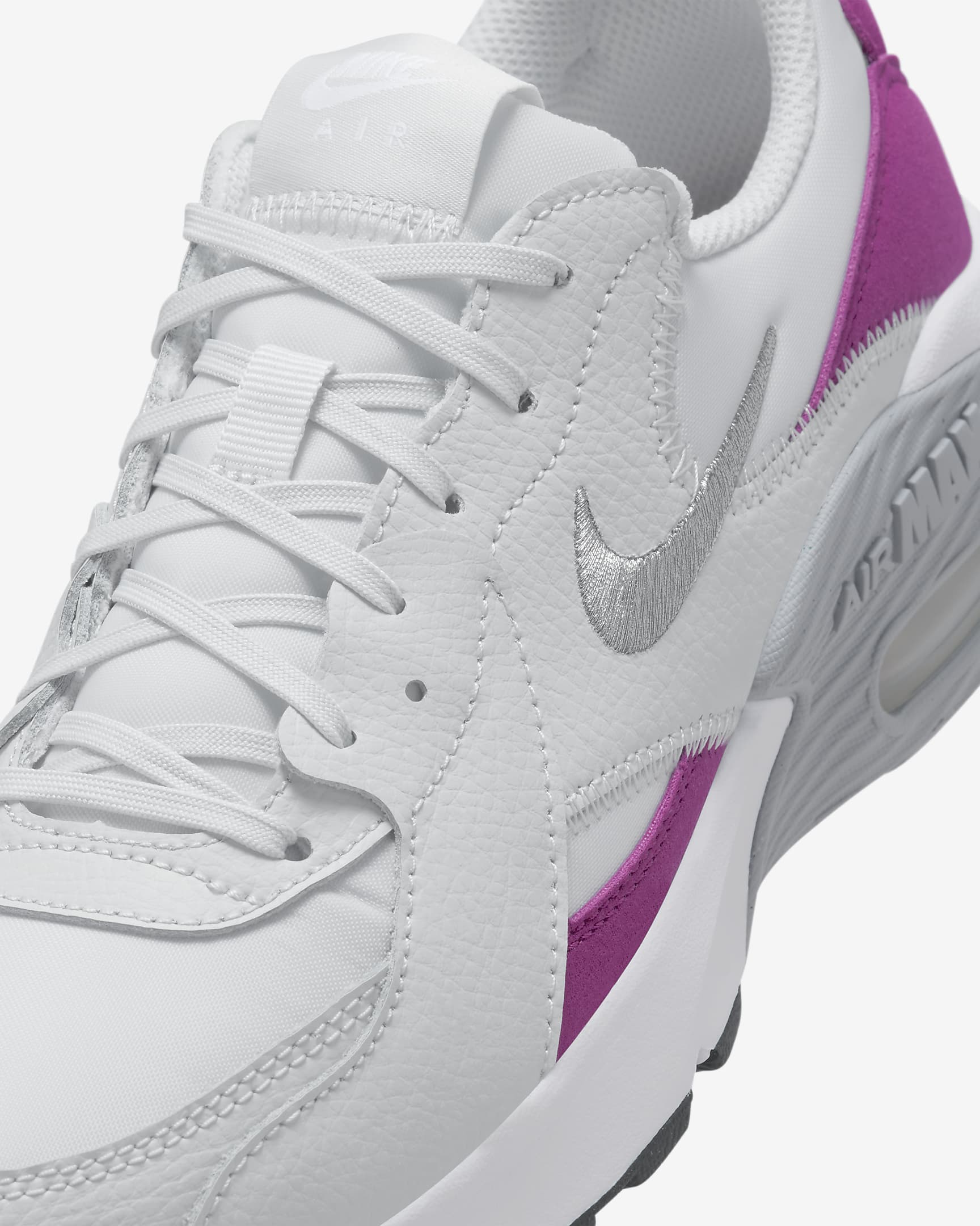 Tenis para mujer Nike Air Max Excee - Polvo fotón/Gris lobo/Fucsia cálido/Plata metalizado