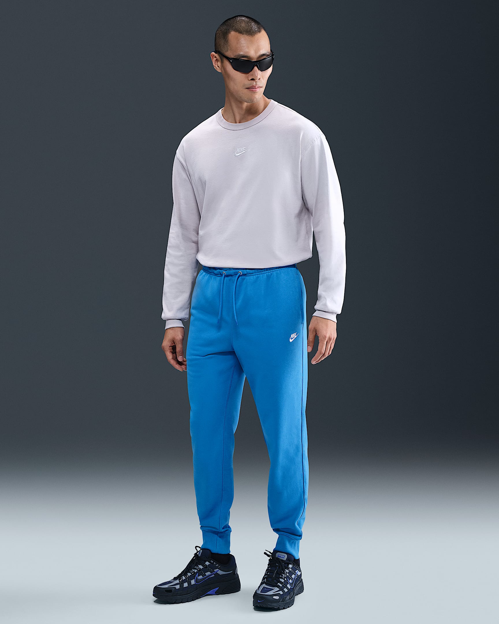 Nike Club Jogger aus French-Terry (Herren) - Light Photo Blue/Light Photo Blue/Weiß