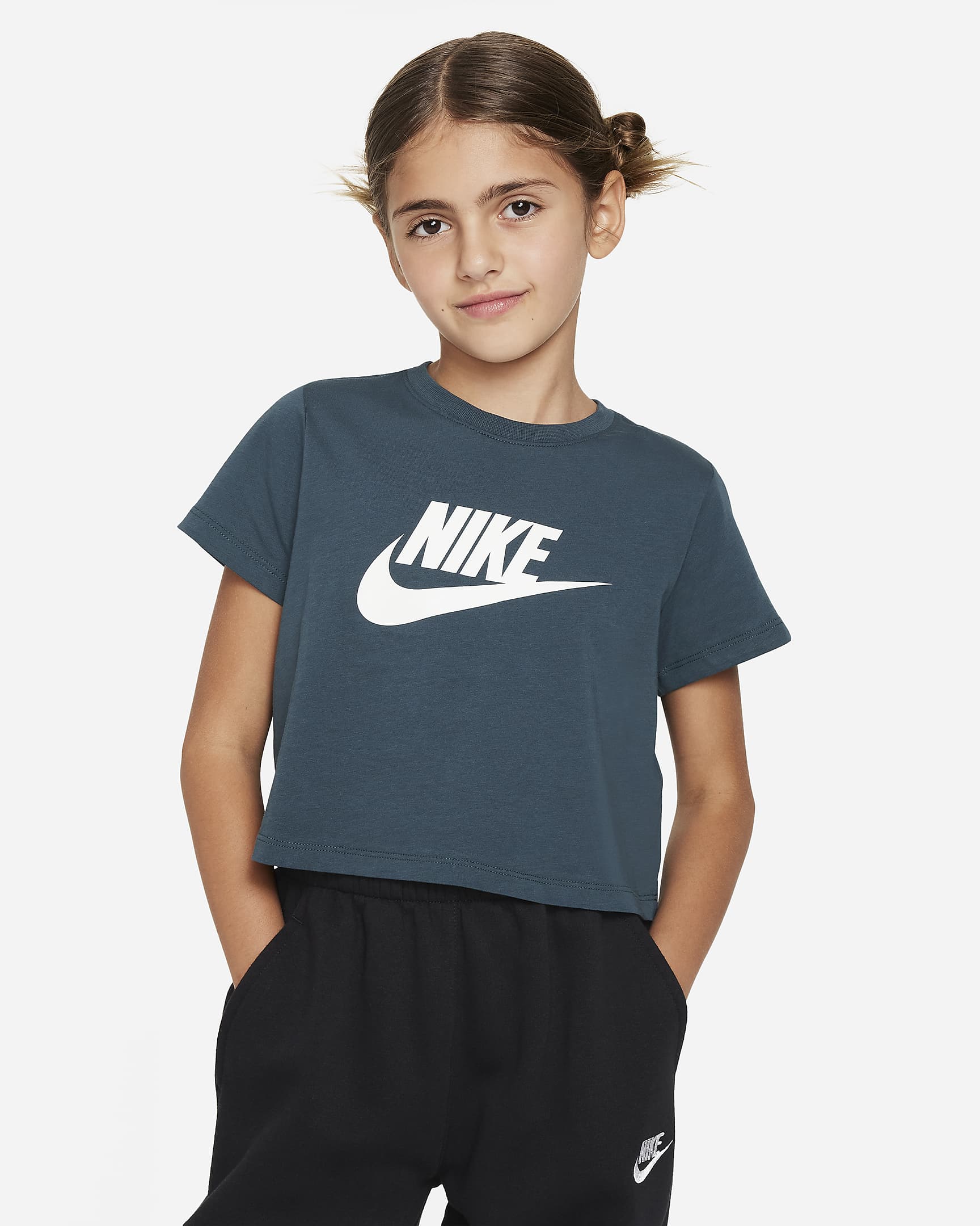 Nike Sportswear Older Kids' (Girls') Cropped T-Shirt. Nike VN