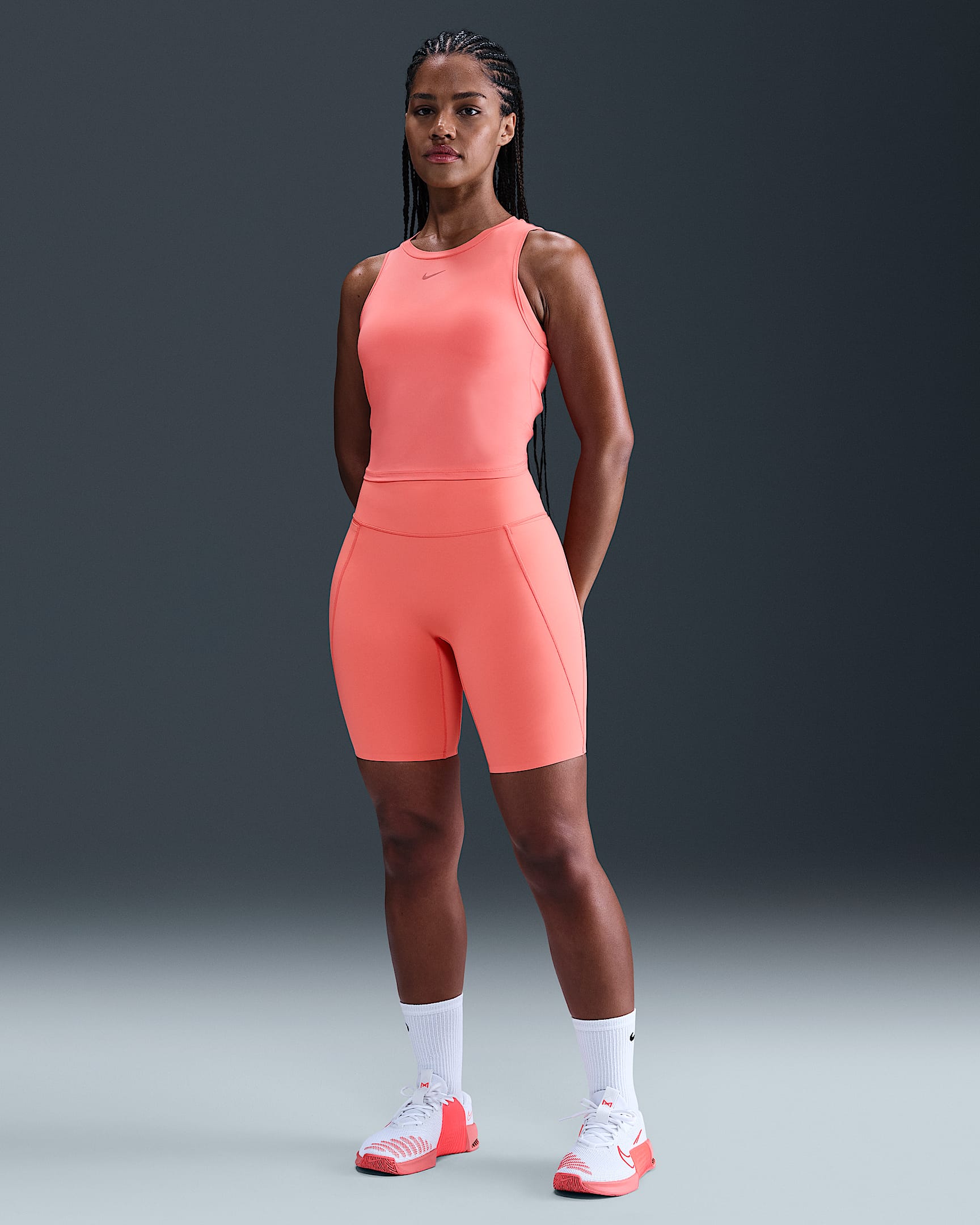 Shorts de ciclismo con bolsillos de 20 cm de tiro alto y media sujeción para mujer Nike Universa - Brasa mágica/Rojo pista/Langosta