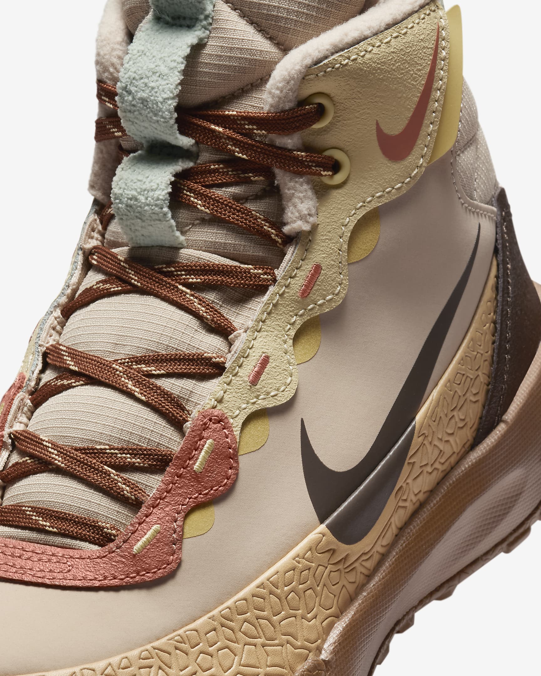 Nike Terrascout Older Kids' Boot - Sand Drift/Light British Tan/Seafoam/Baroque Brown