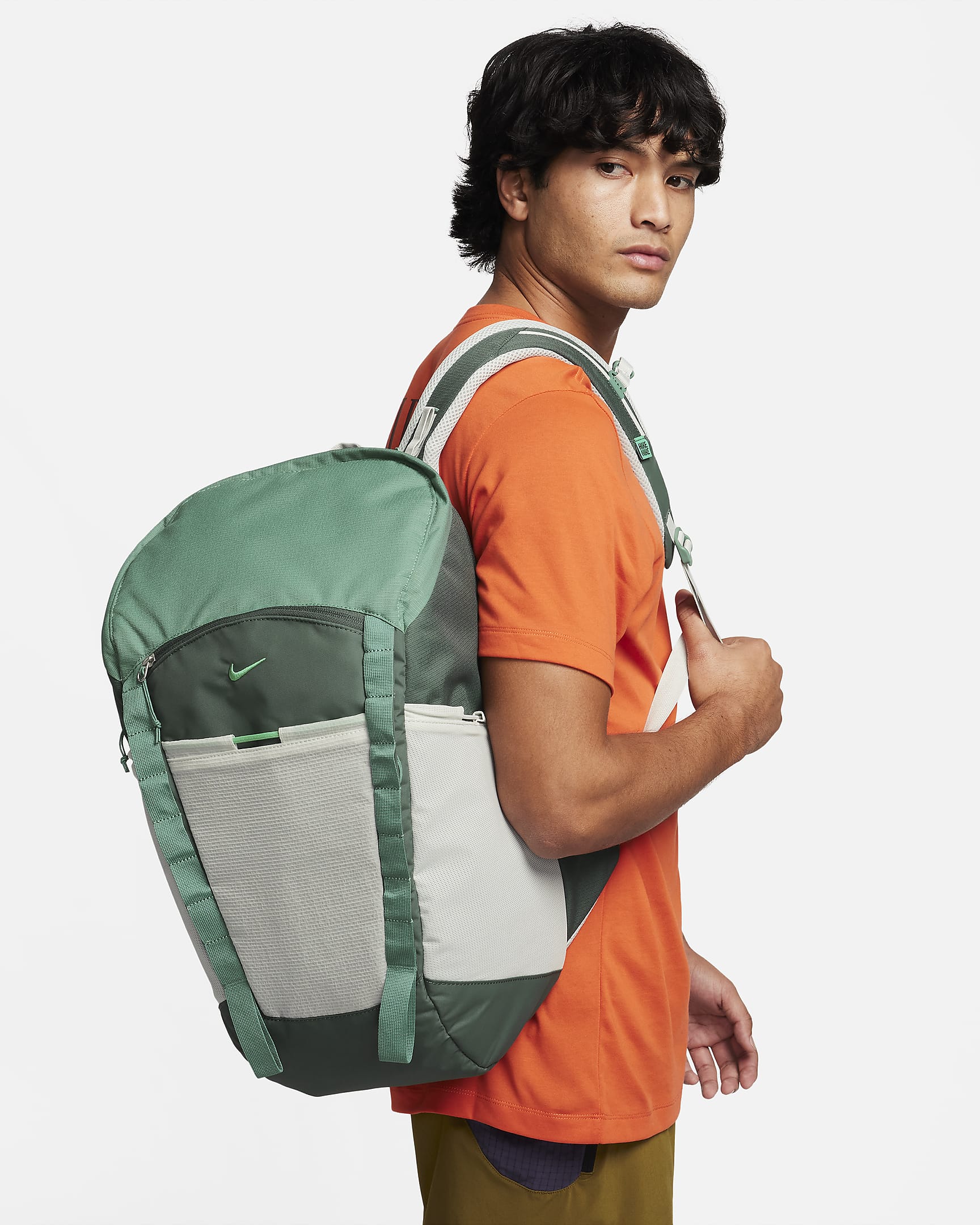 Batoh Nike Hike (27 l) - Vintage Green/Light Silver/Stadium Green