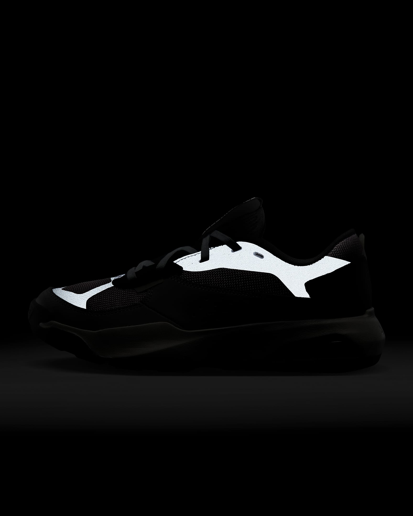 Jordan Air 200E Women's Shoes. Nike LU