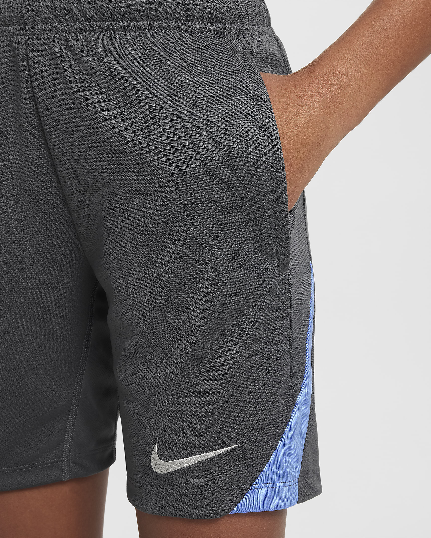 Tottenham Hotspur Strike Nike Dri-FIT Fußballshorts aus Strickmaterial (ältere Kinder) - Dark Grey/Polar/Grey Fog