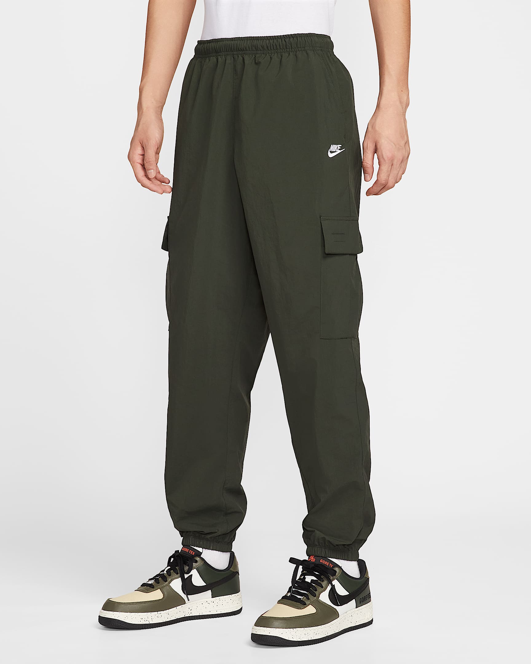 Nike Club Men's Woven Cargo Pants - Sequoia/White