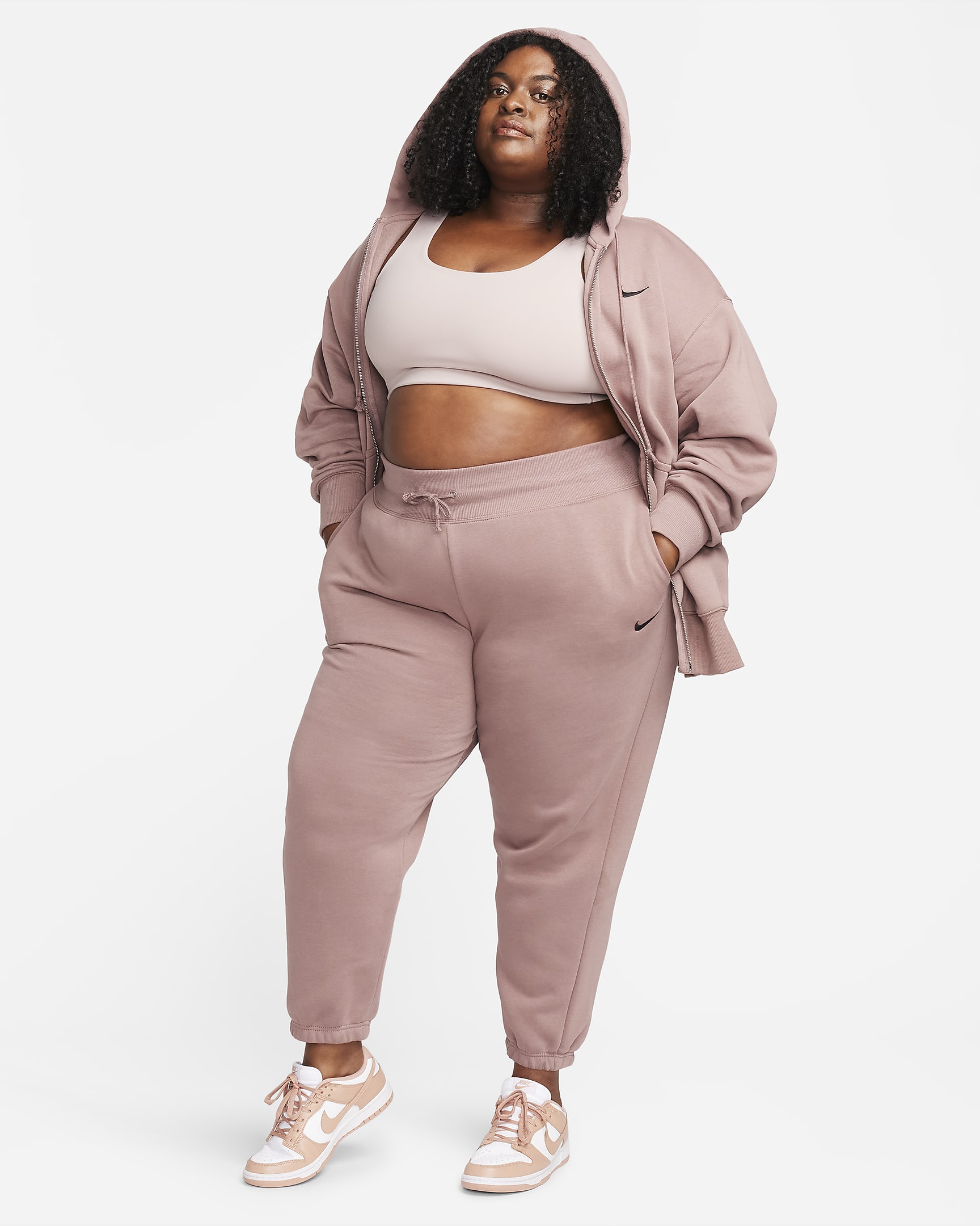 Nike Sportswear Phoenix Fleece ekstra store sweatpants med høyt liv til dame (Plus Size) - Smokey Mauve/Svart