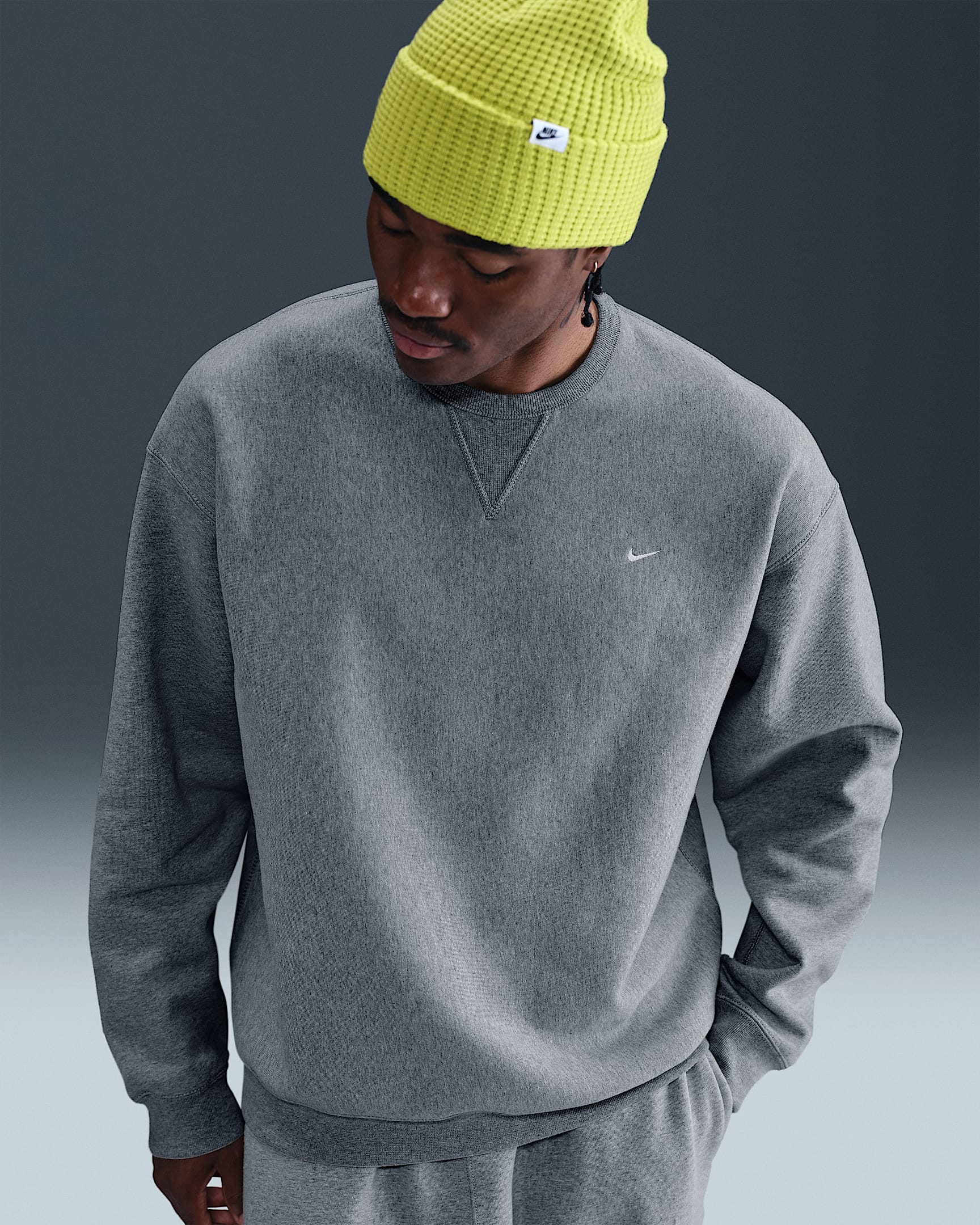 Nike Solo Swoosh Erkek Fleece Crew Üst - Dark Grey Heather/Beyaz