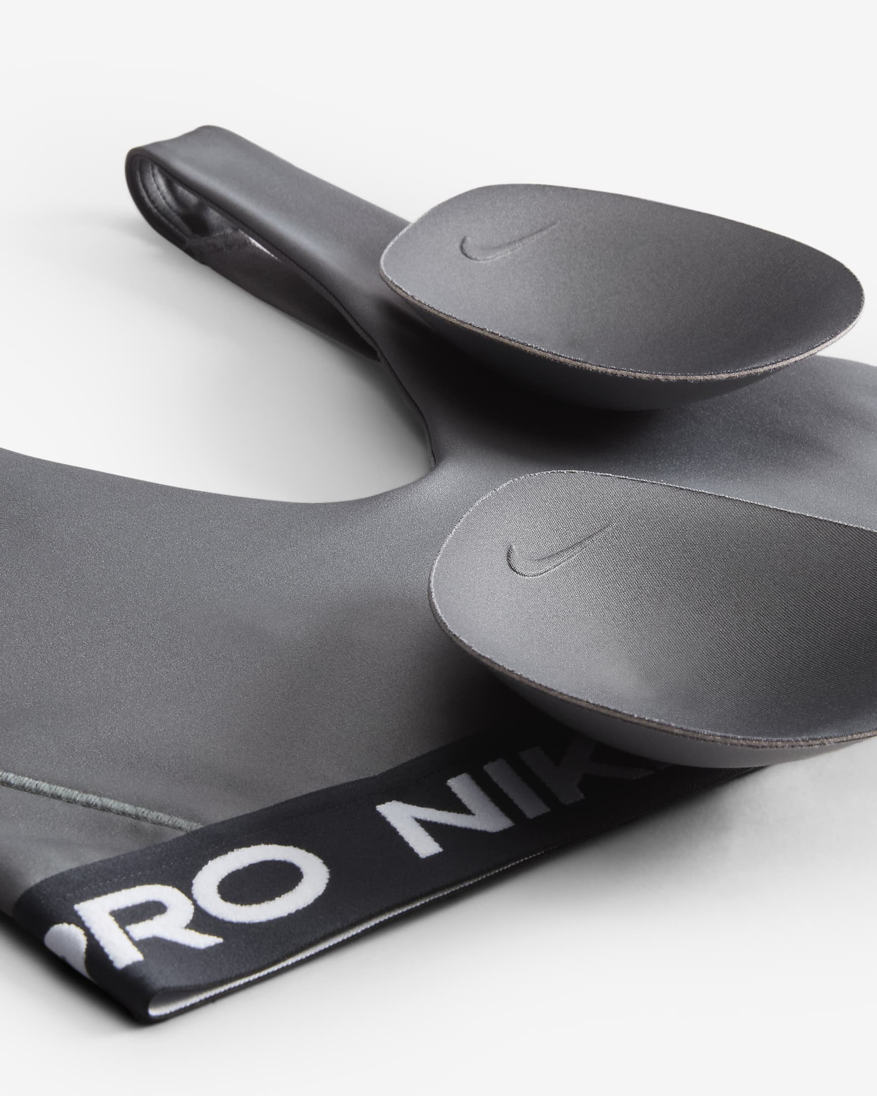 Nike Pro Indy Plunge gepolsterter Sport-BH mit mittlerem Halt - Iron Grey/Weiß