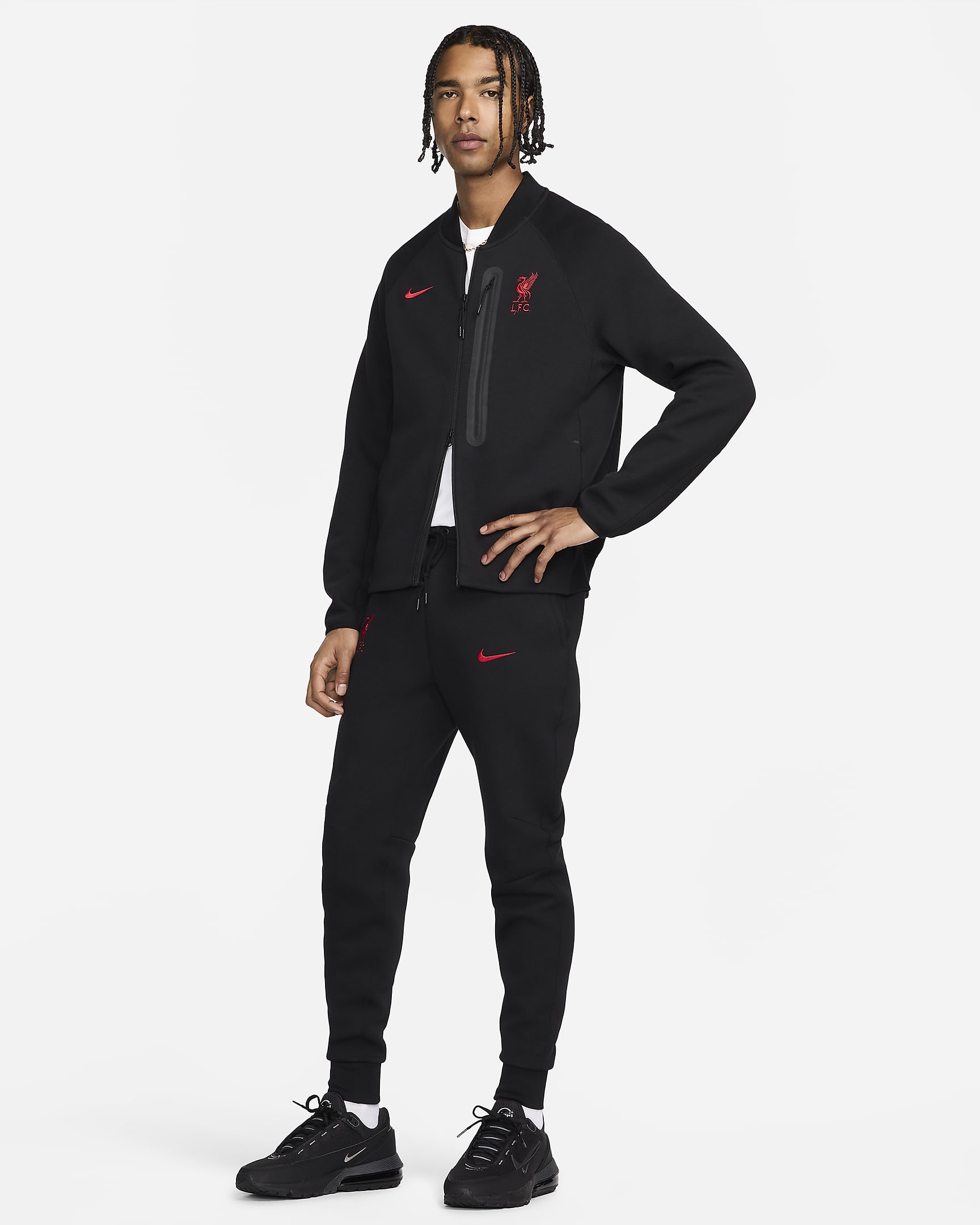 Liverpool FC Tech Fleece Nike Soccer férfikabát - Fekete/Fekete/Gym Red