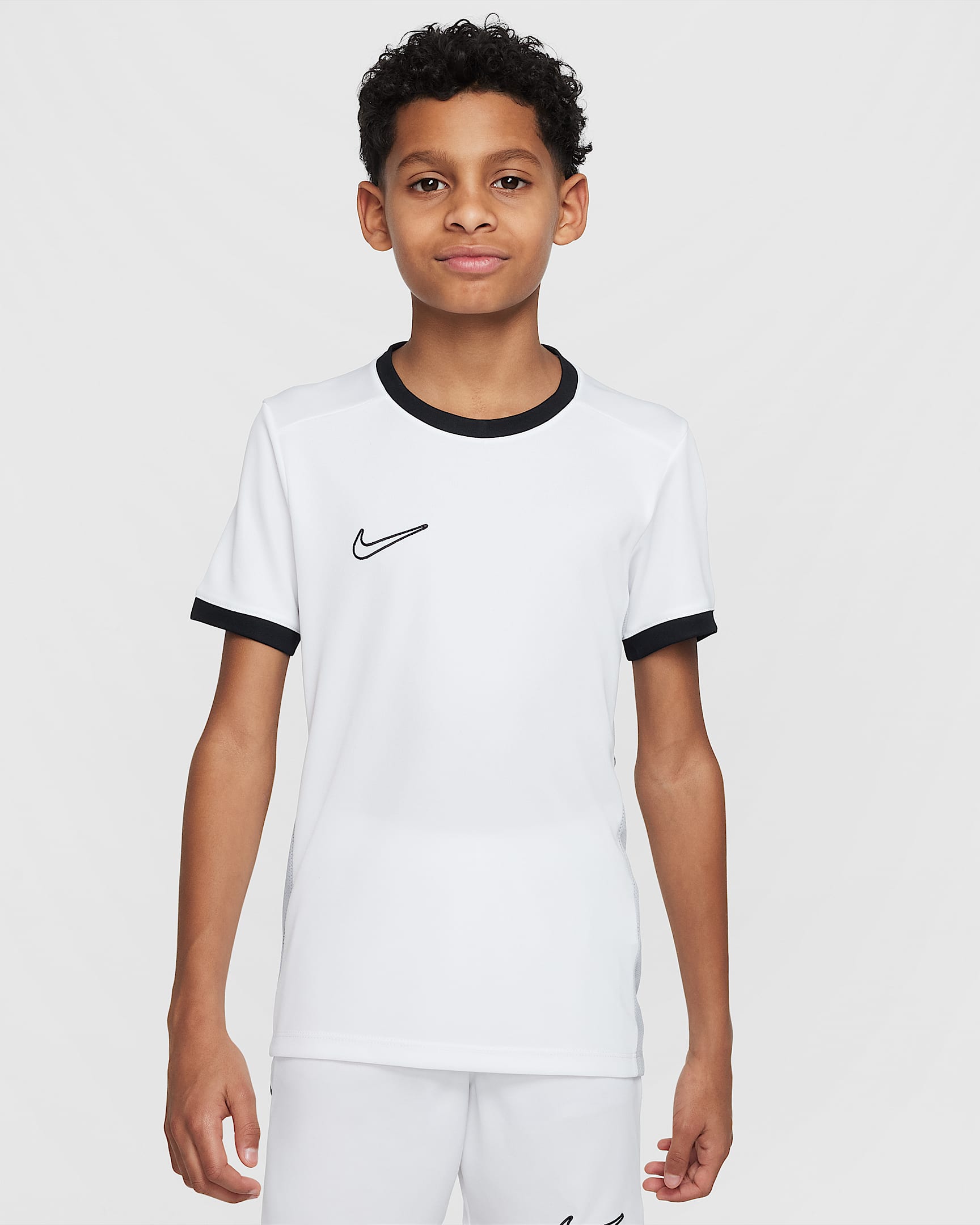 Playera de fútbol de manga corta Dri-FIT para niños talla grande Nike Academy - Blanco/Negro/Gris lobo/Negro
