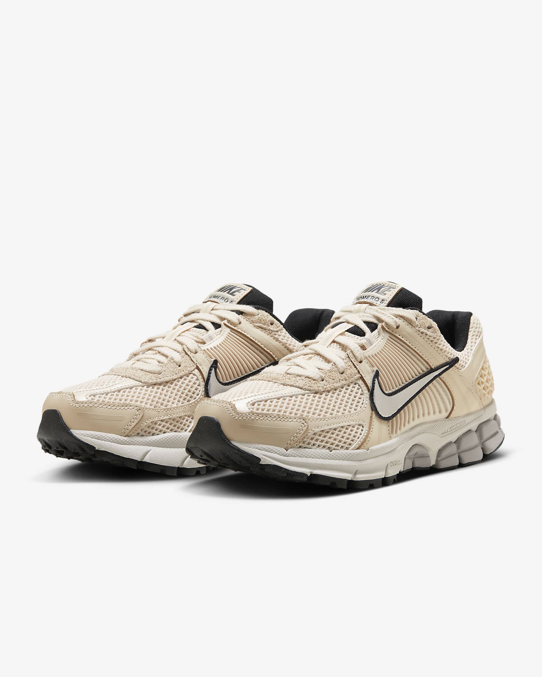 Calzado para mujer Nike Zoom Vomero 5 - Blanco perla/Hueso claro/Mena de hierro claro/Cromo