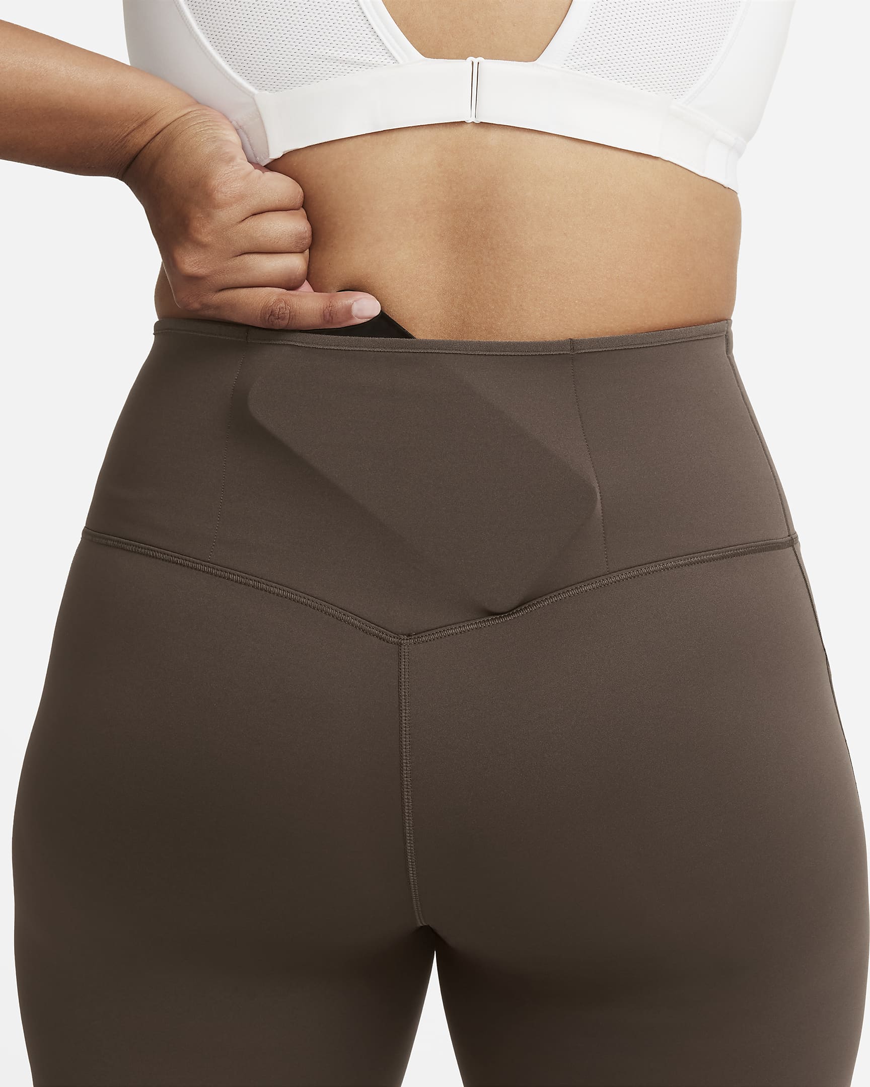 Nike Go leggings i full lengde med fast støtte, høyt liv og lommer til dame  - Baroque Brown/Svart