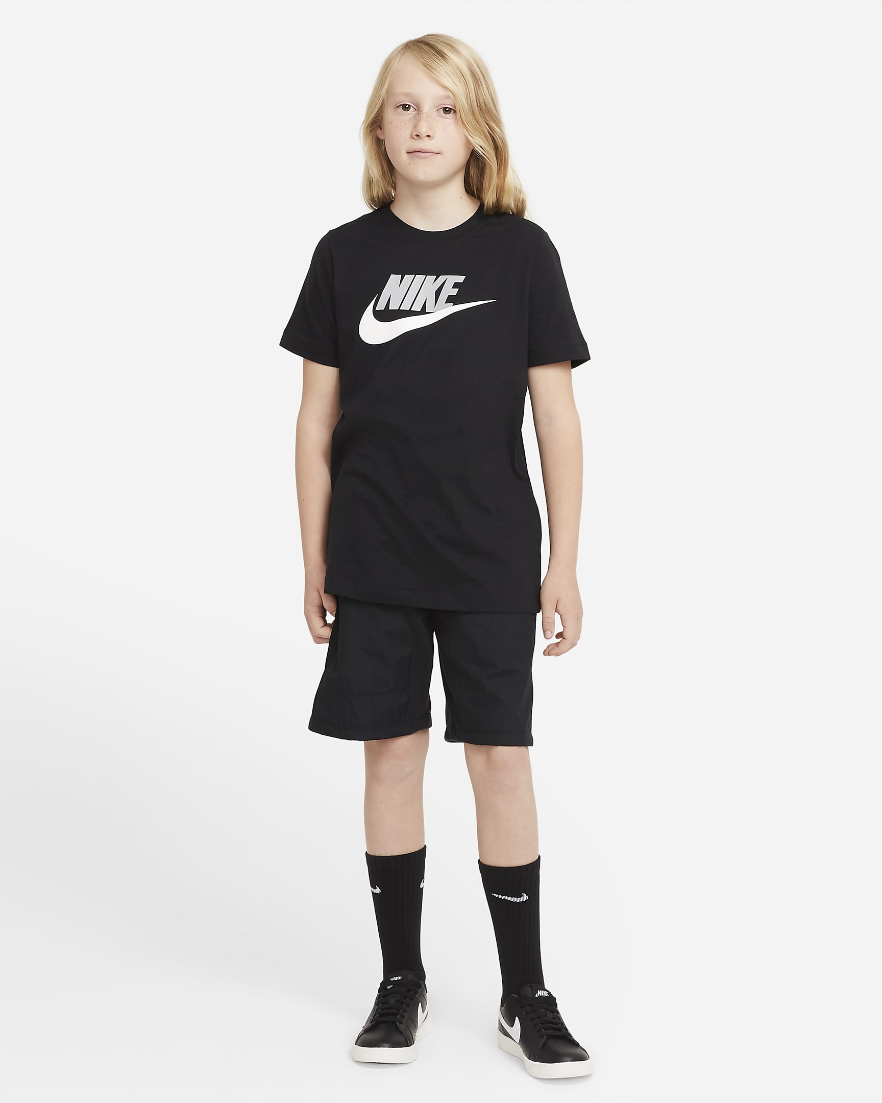 Nike Sportswear Older Kids' Cotton T-Shirt - Black/Light Smoke Grey/Light Smoke Grey