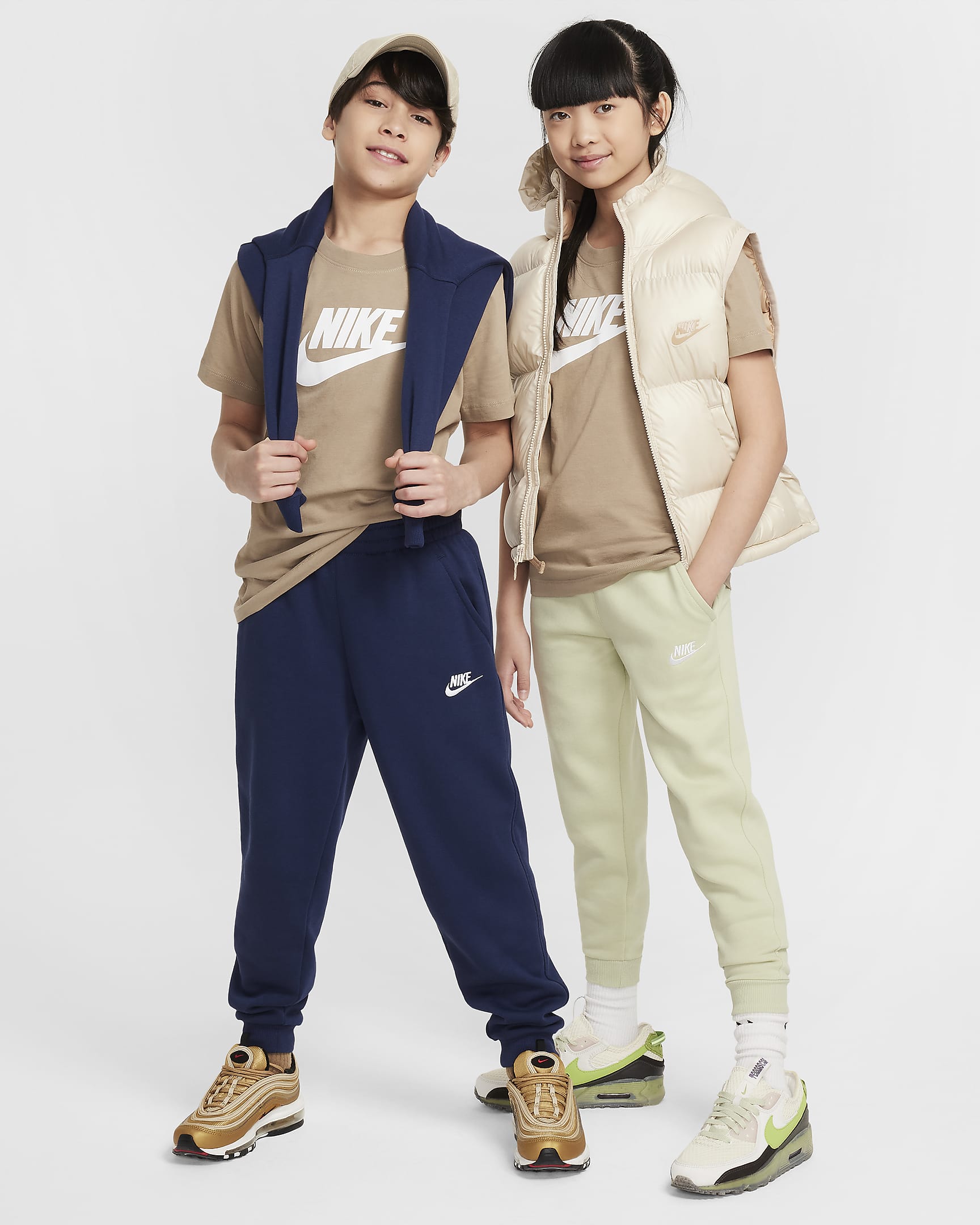 Nike Sportswear 大童 T 恤 - Khaki