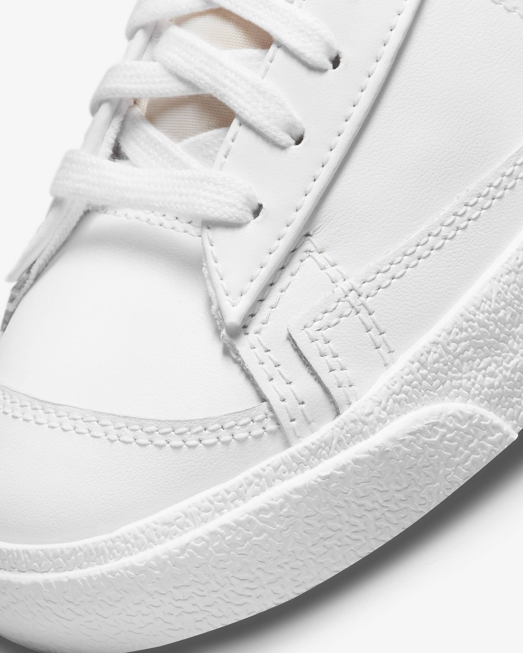Nike Blazer Mid '77 Women's Shoes - White/White/Peach/White