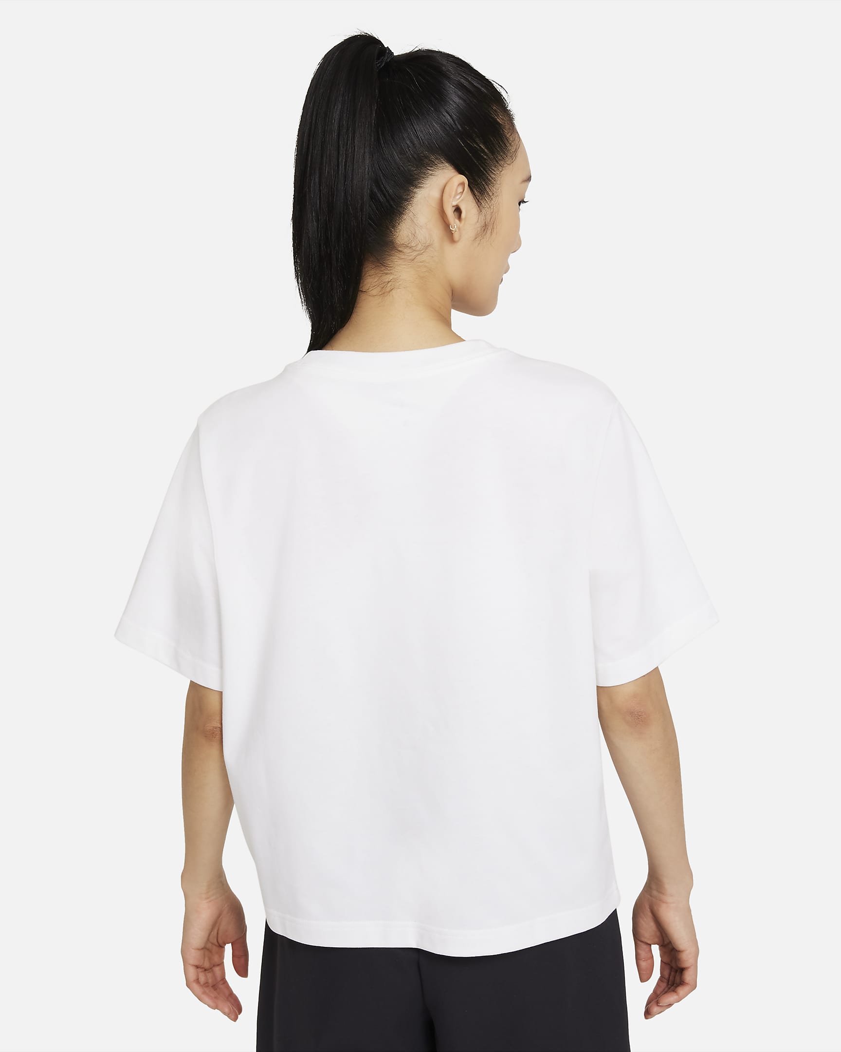 Nike Sportswear Essential Women's Boxy T-Shirt. Nike IN