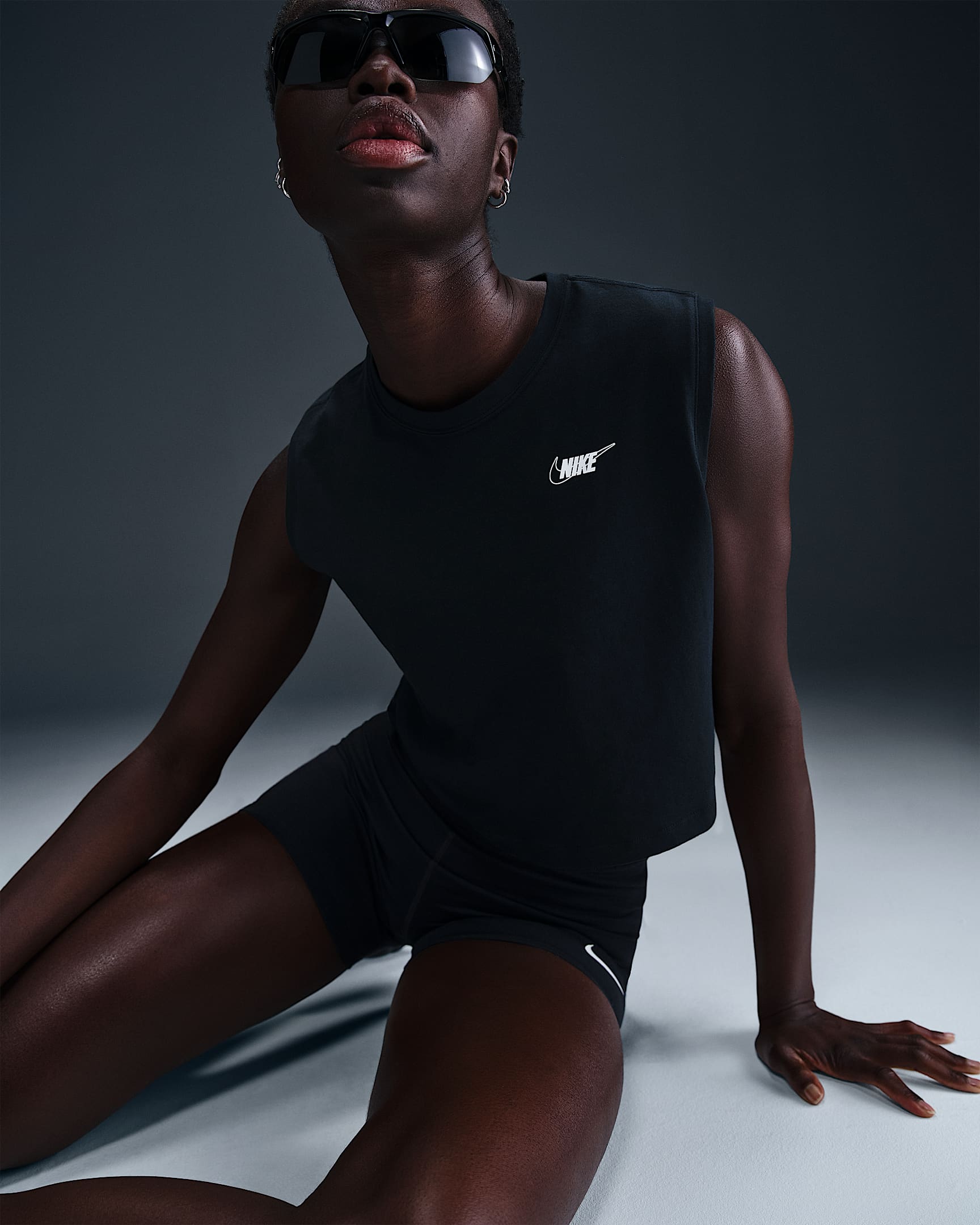 Nike Sportswear Club Women's Sleeveless Cropped Graphic T-Shirt