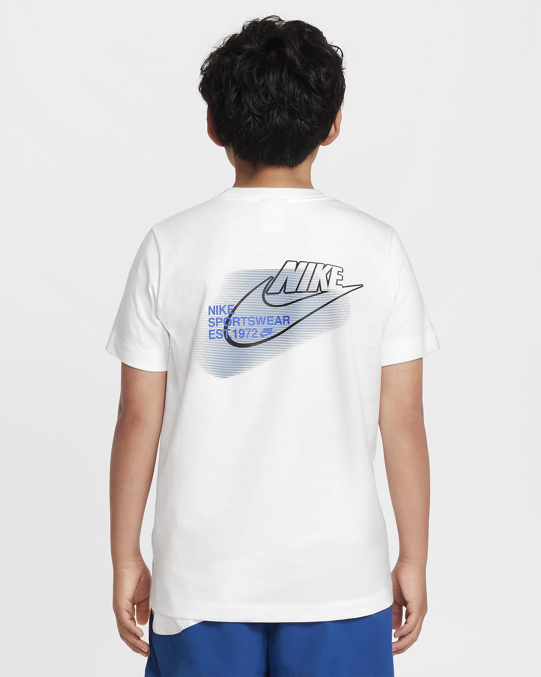 T-shirt Nike Sportswear Standard Issue med tryck för ungdom (killar) - Vit