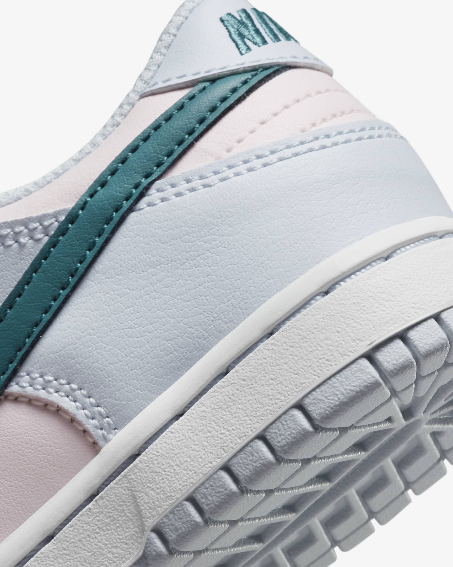 nike offer shoes online