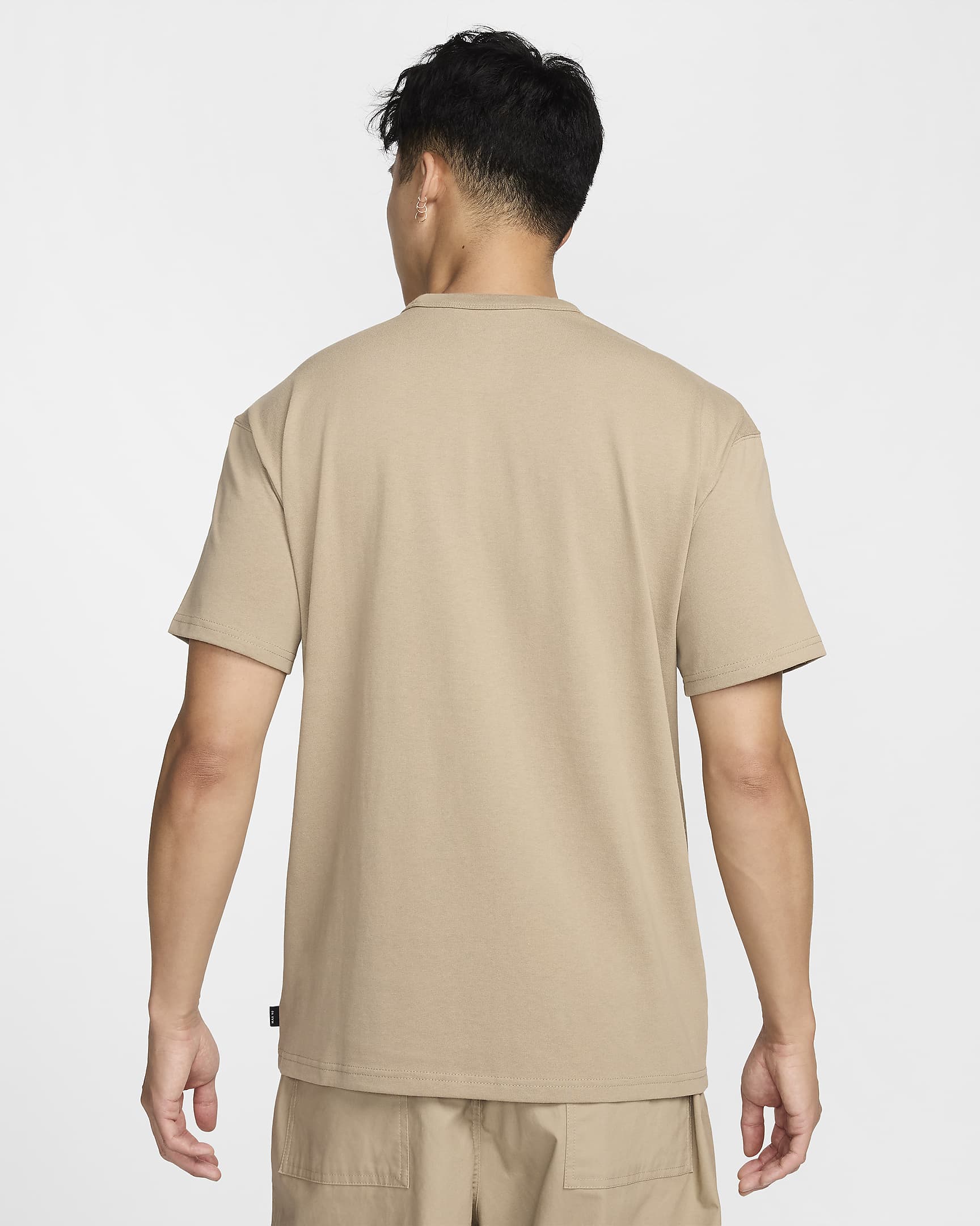 Nike Sportswear Premium Essentials Men's Pocket T-Shirt. Nike.com