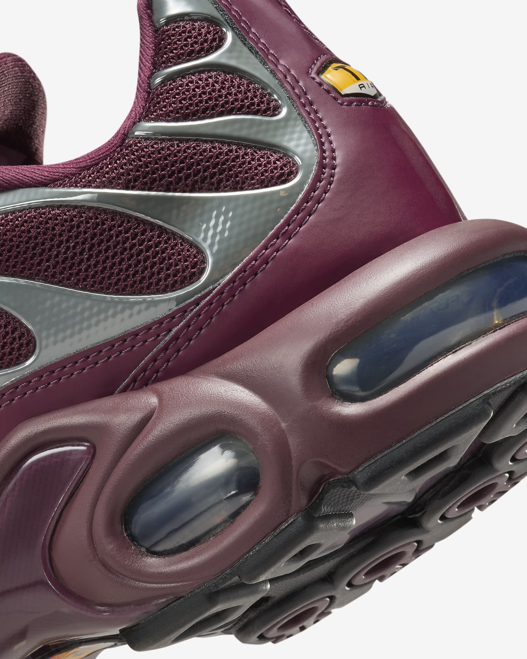 Nike Air Max Plus SE Schuh (Damen) - Night Maroon/Dark Team Red/Metallic Silver/Schwarz