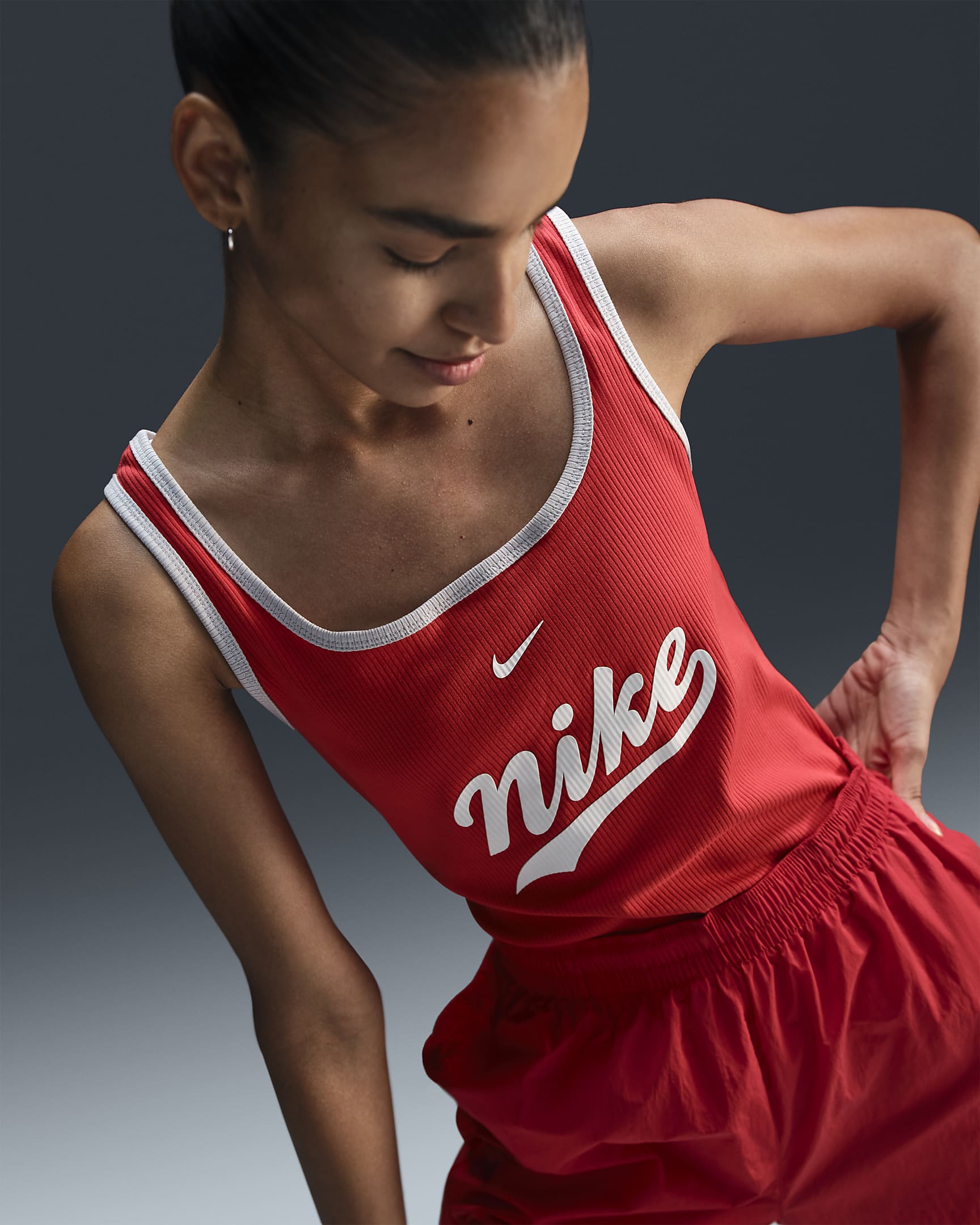 Camisola sem mangas com decote quadrado Nike Sportswear para mulher - Vermelho Fire/Light Iron Ore