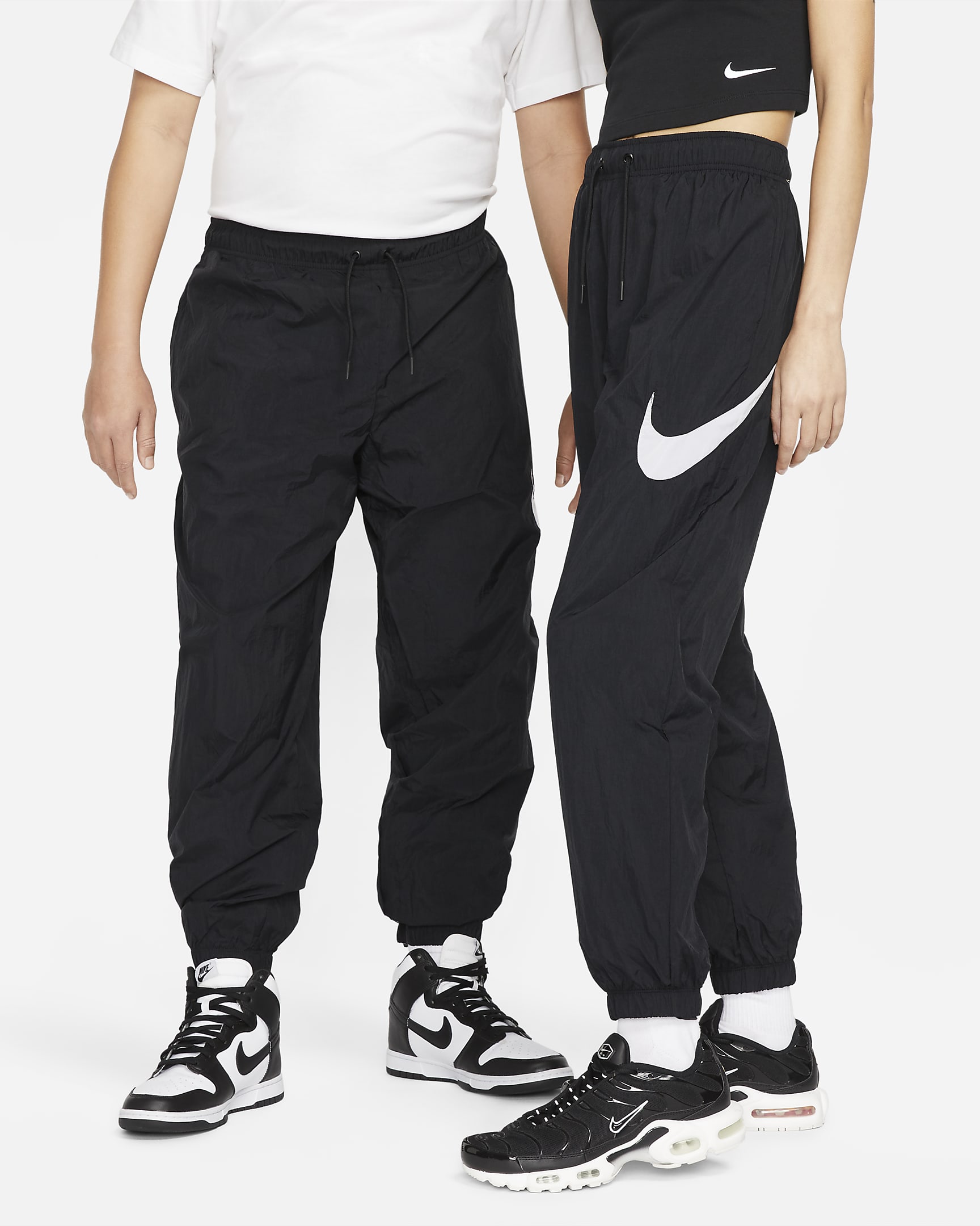 Nike Sportswear Essential Hose mit mittelhohem Bund für Damen - Schwarz/Weiß