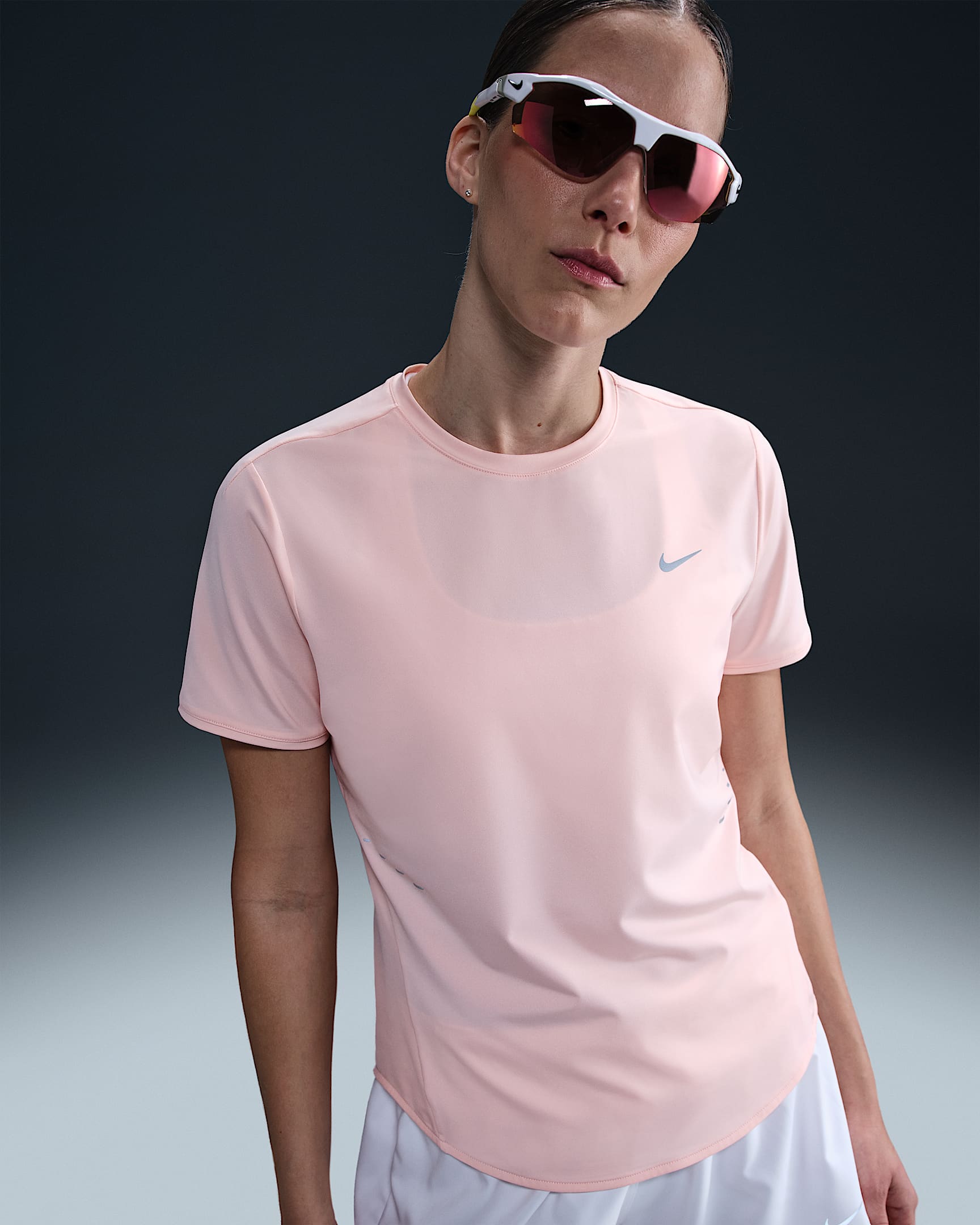 Dámské běžecké tričko Nike Swift Dri-FIT s krátkým rukávem